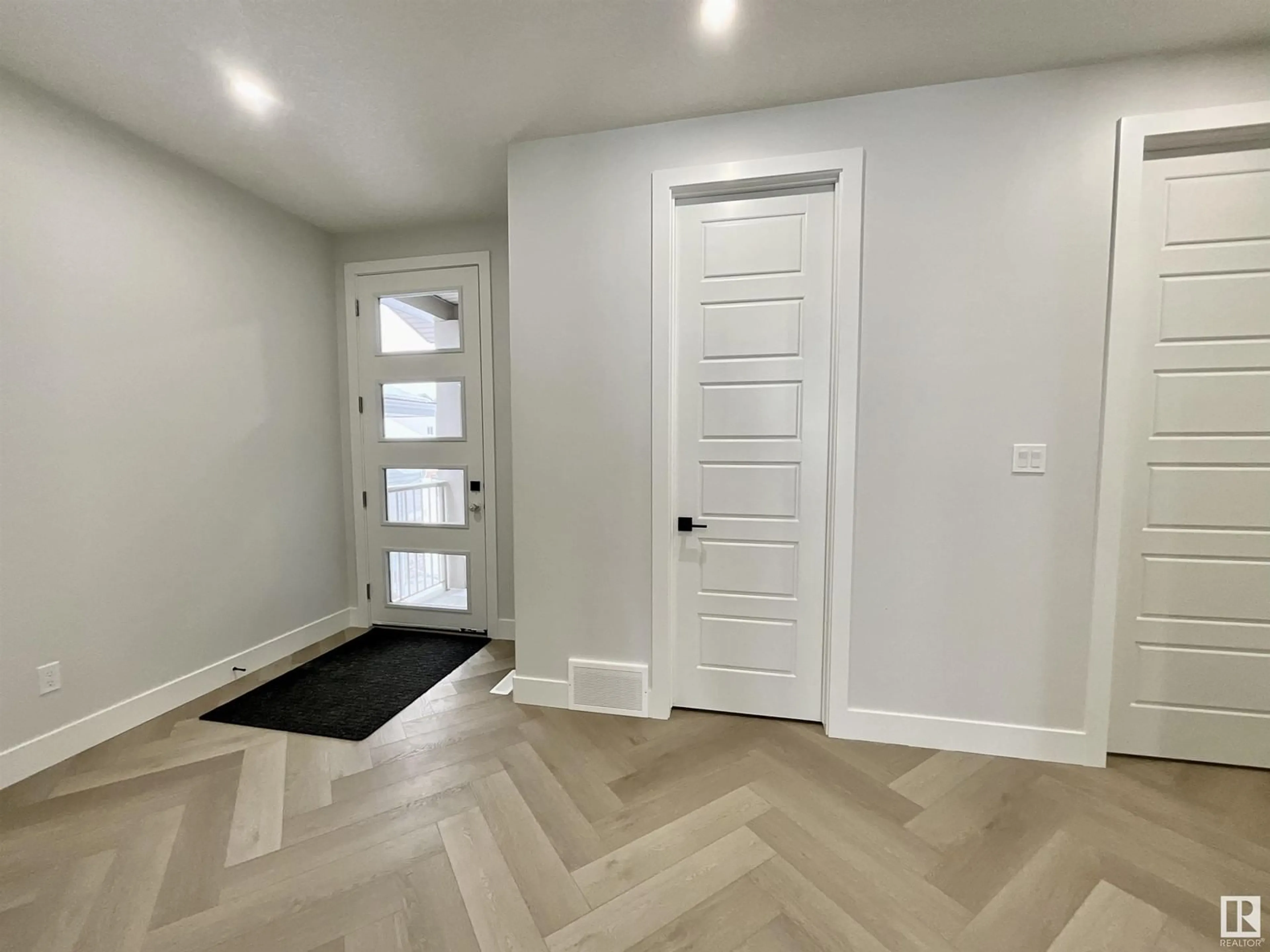 Indoor entryway for 25 BAKER ST, Ardrossan Alberta T8E0B6