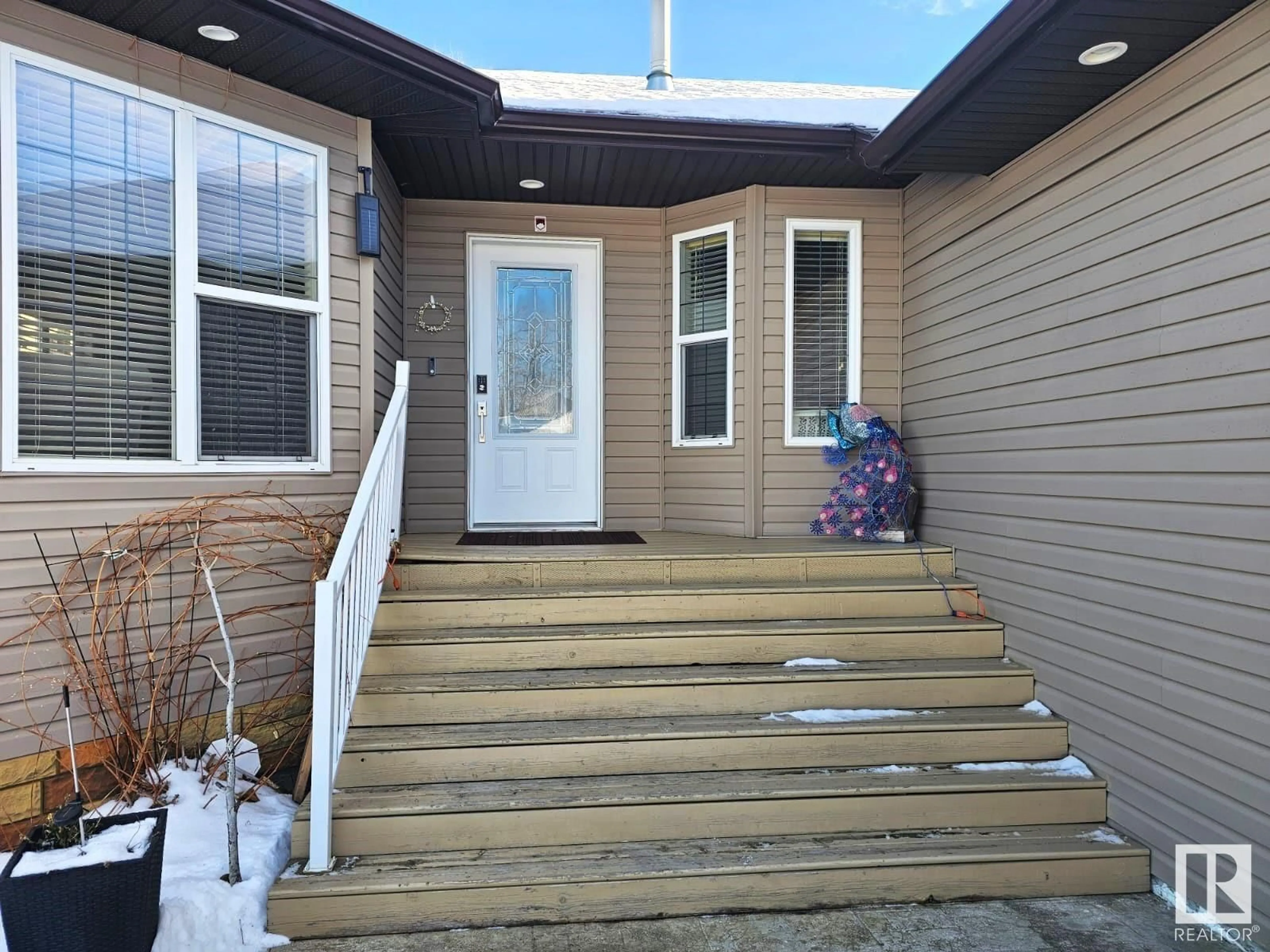 Home with vinyl exterior material, street for 3512 45 ST, Drayton Valley Alberta T7A1W3