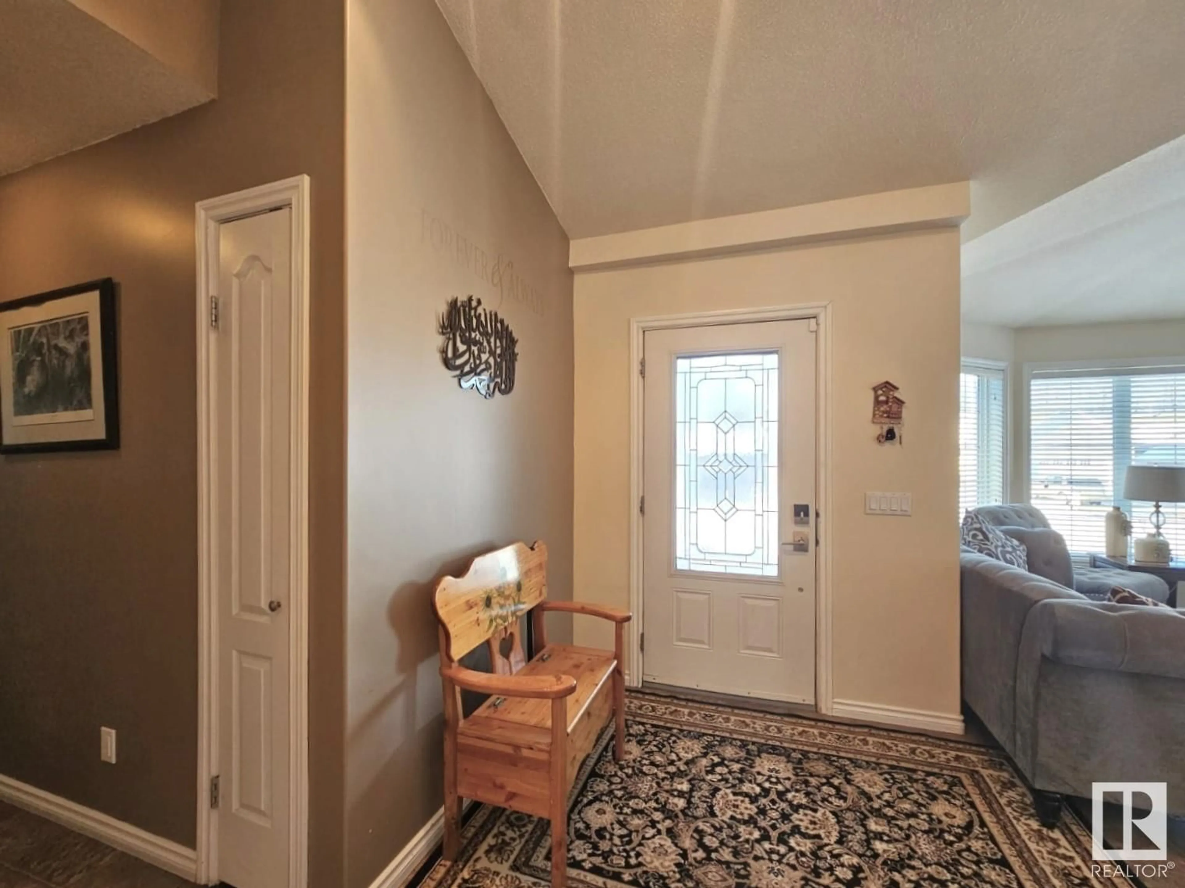 Indoor entryway for 3512 45 ST, Drayton Valley Alberta T7A1W3