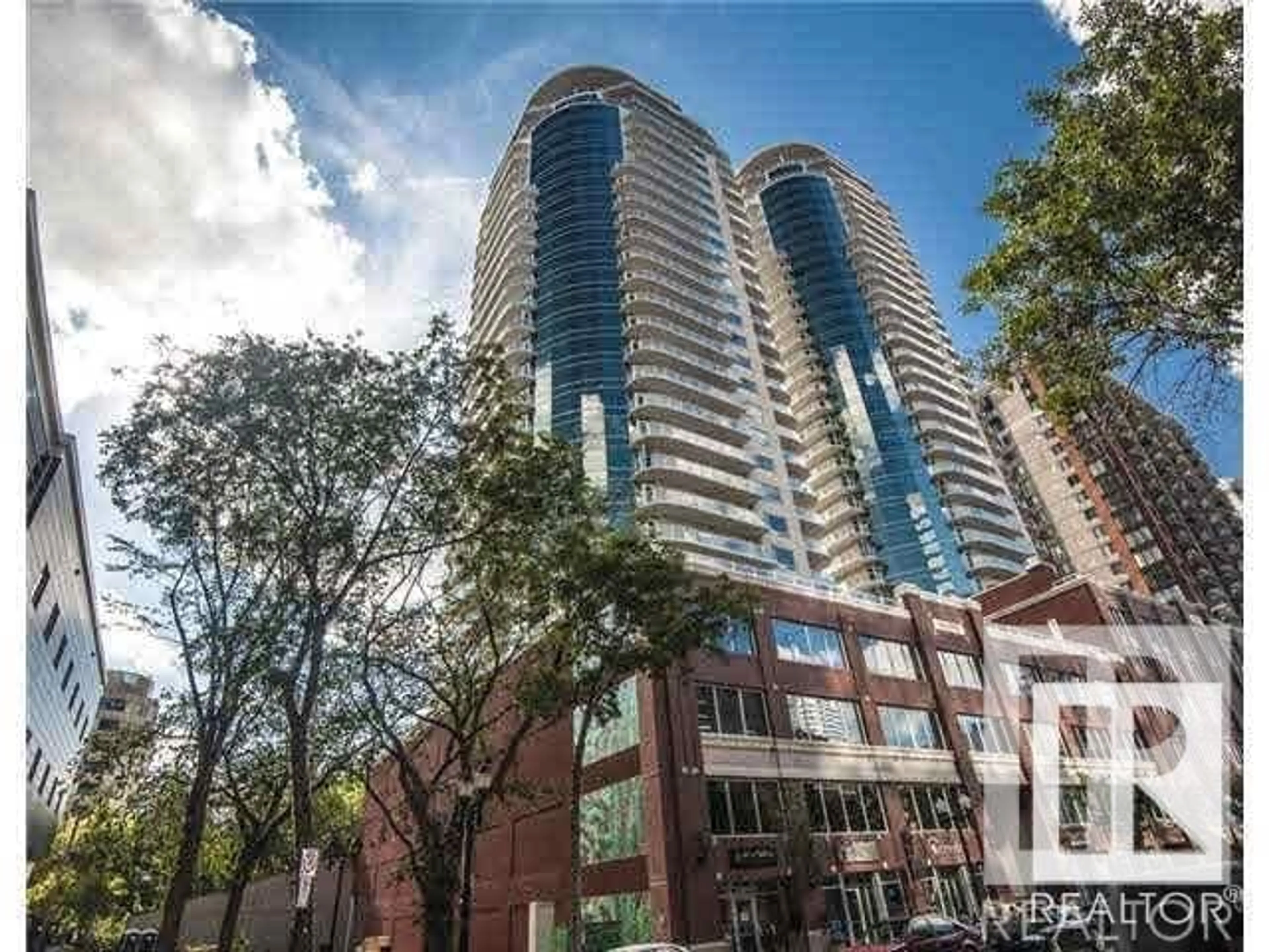 Indoor foyer for #1005 10136 104 ST NW, Edmonton Alberta T5J0B5