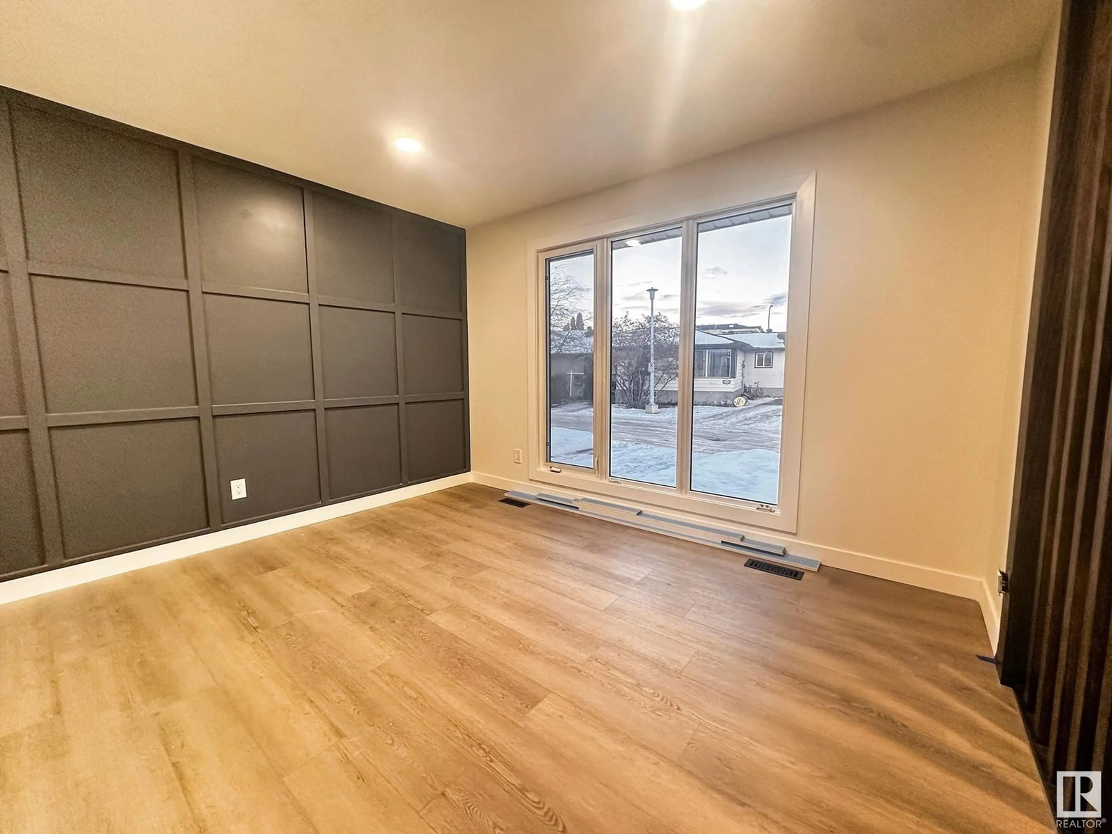 A pic of a room for 13829 114 ST NW, Edmonton Alberta T5X4R1