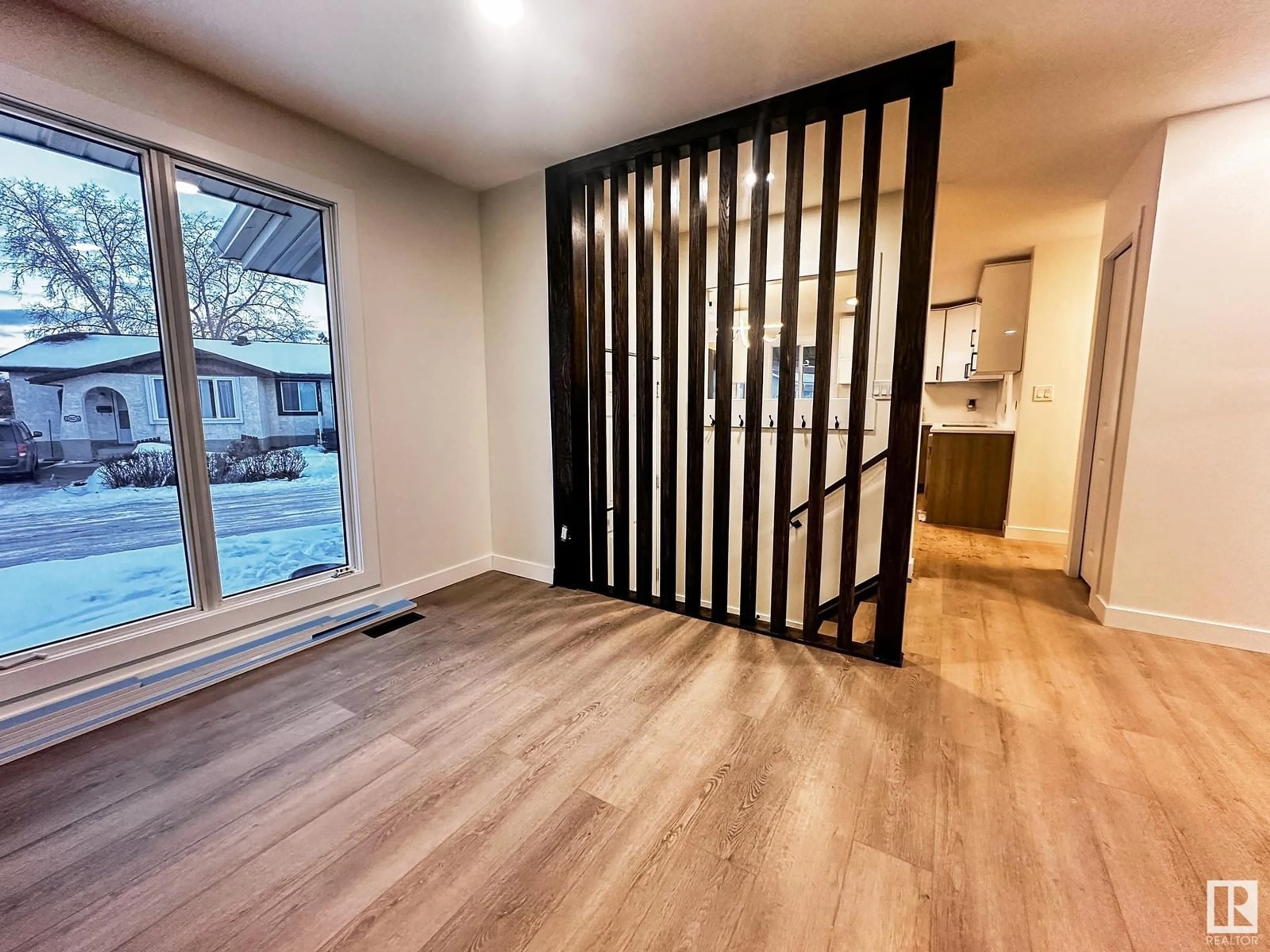 Indoor entryway for 13829 114 ST NW, Edmonton Alberta T5X4R1