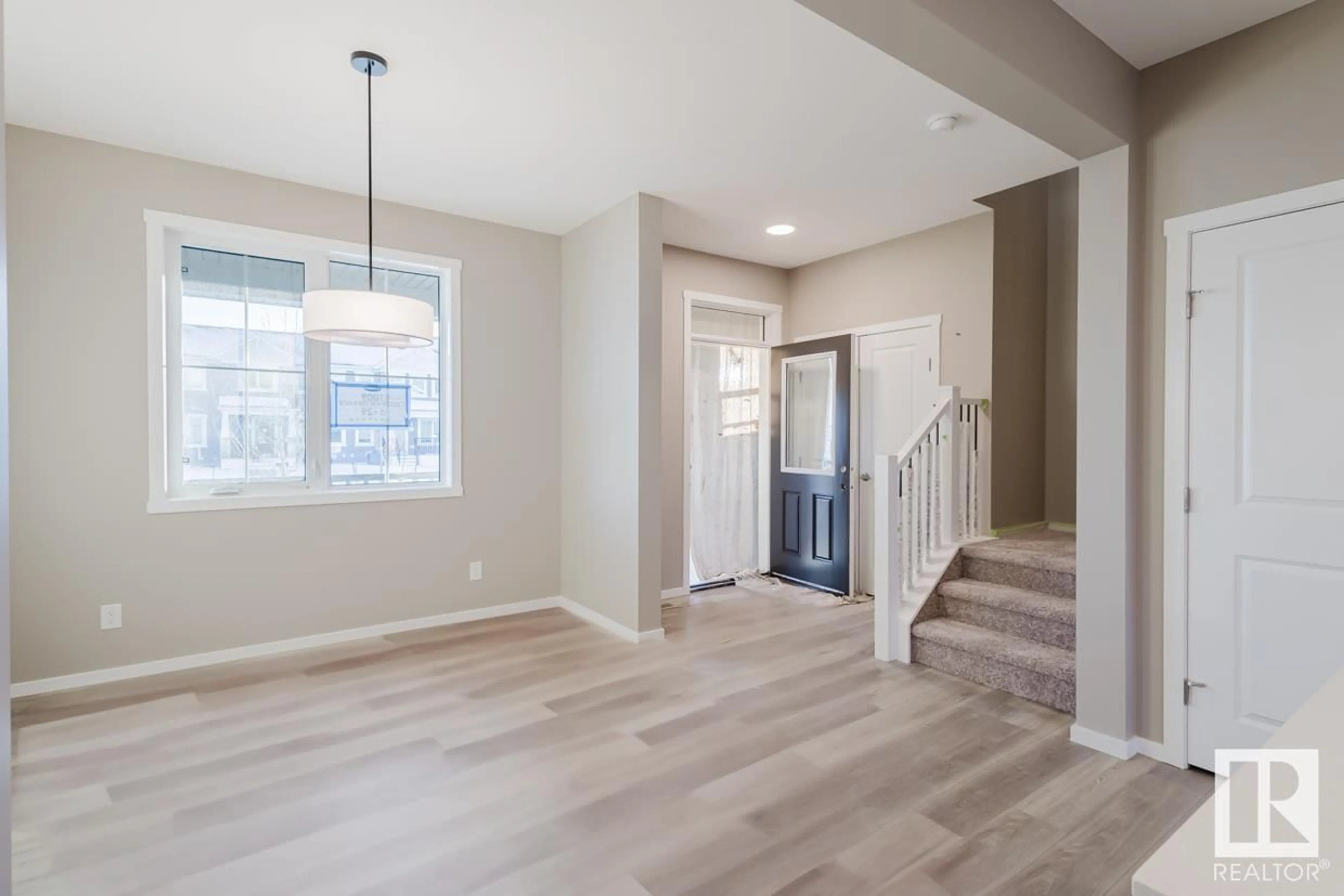 Indoor entryway for 1009 Crestview TC, Sherwood Park Alberta T8H3A3