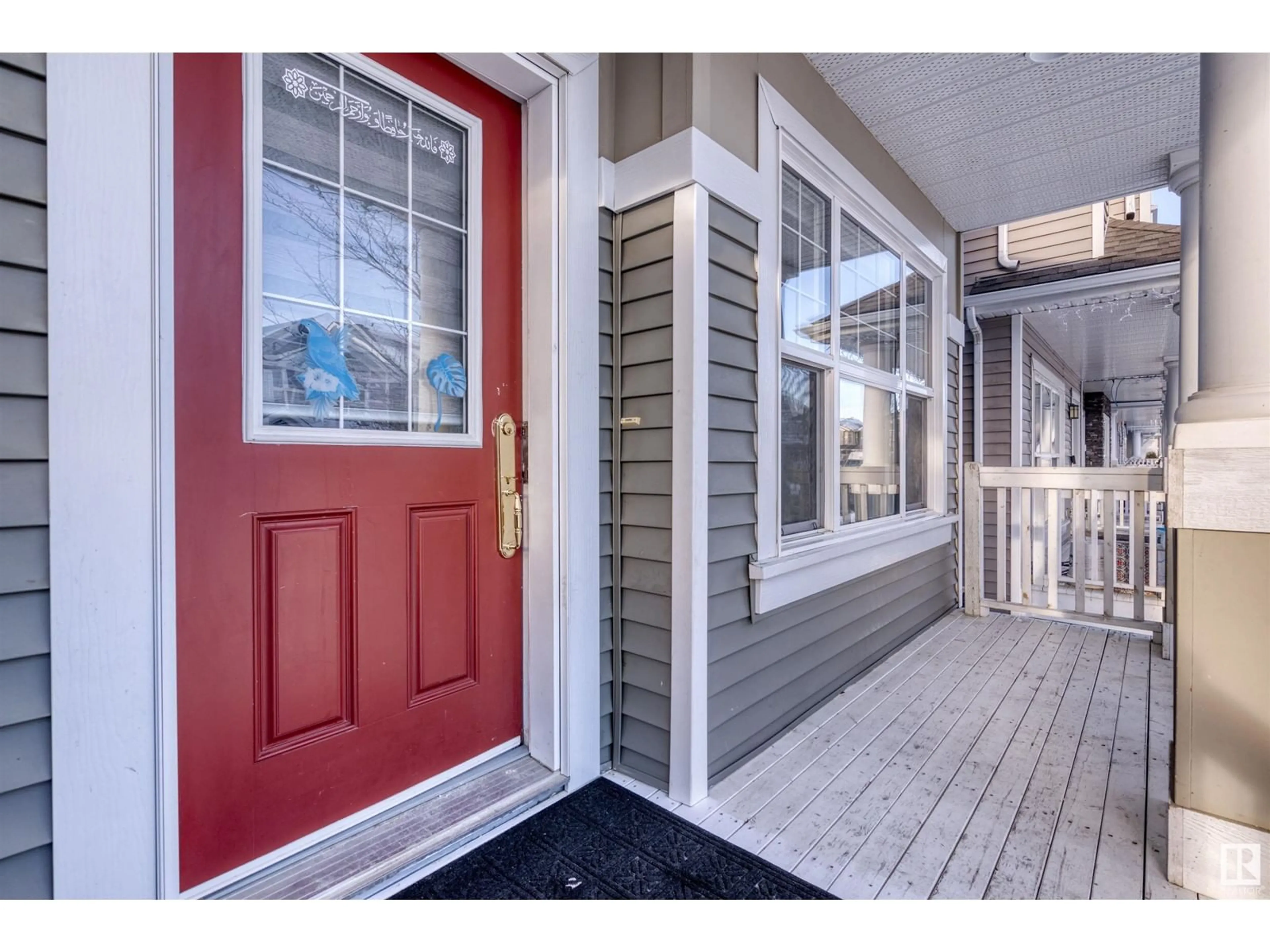 Indoor entryway for 2332 70 ST SW, Edmonton Alberta T6X1Z2