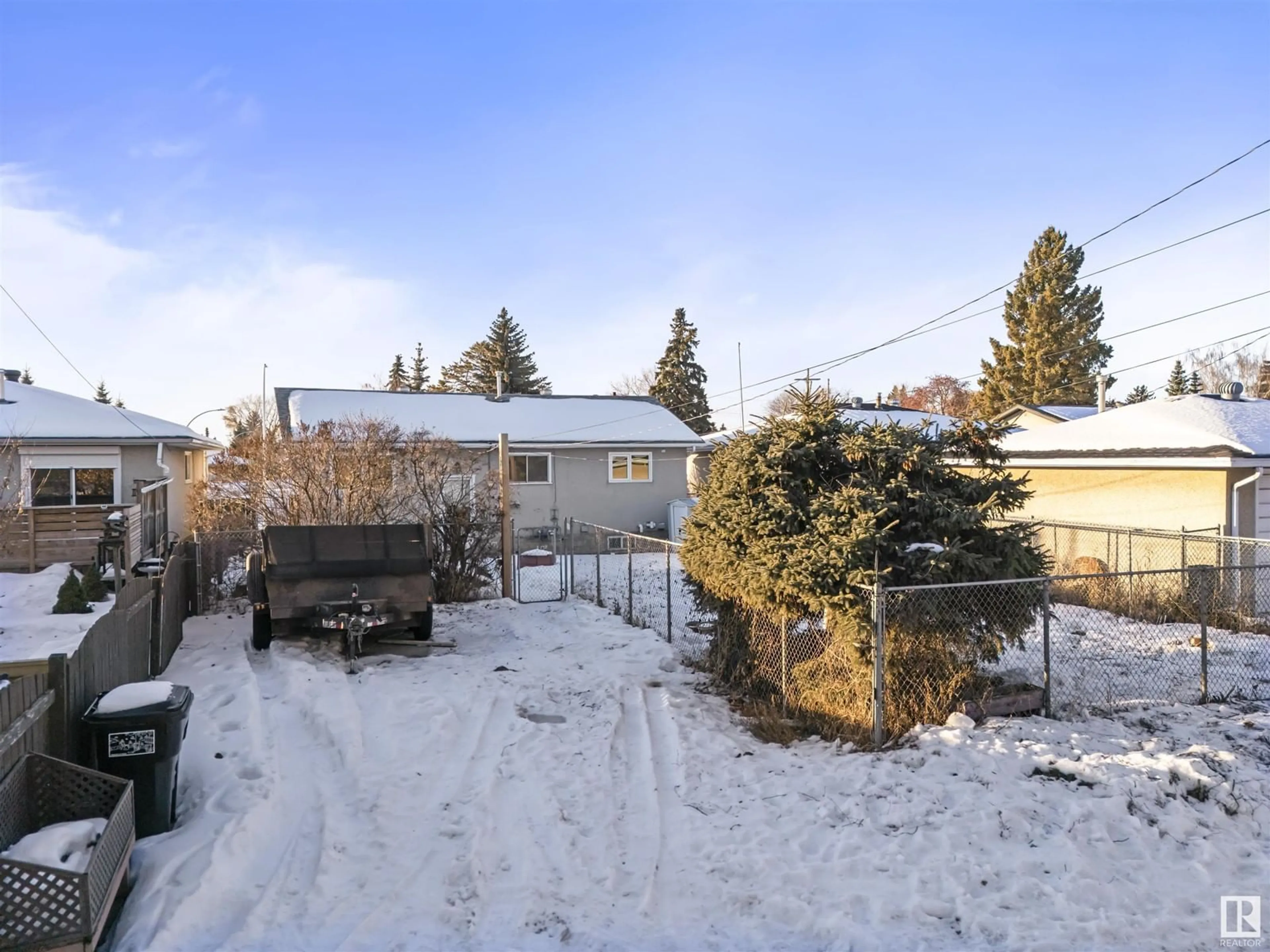 A pic from outside/outdoor area/front of a property/back of a property/a pic from drone, street for 9503 52 st NW, Edmonton Alberta T6B1G8