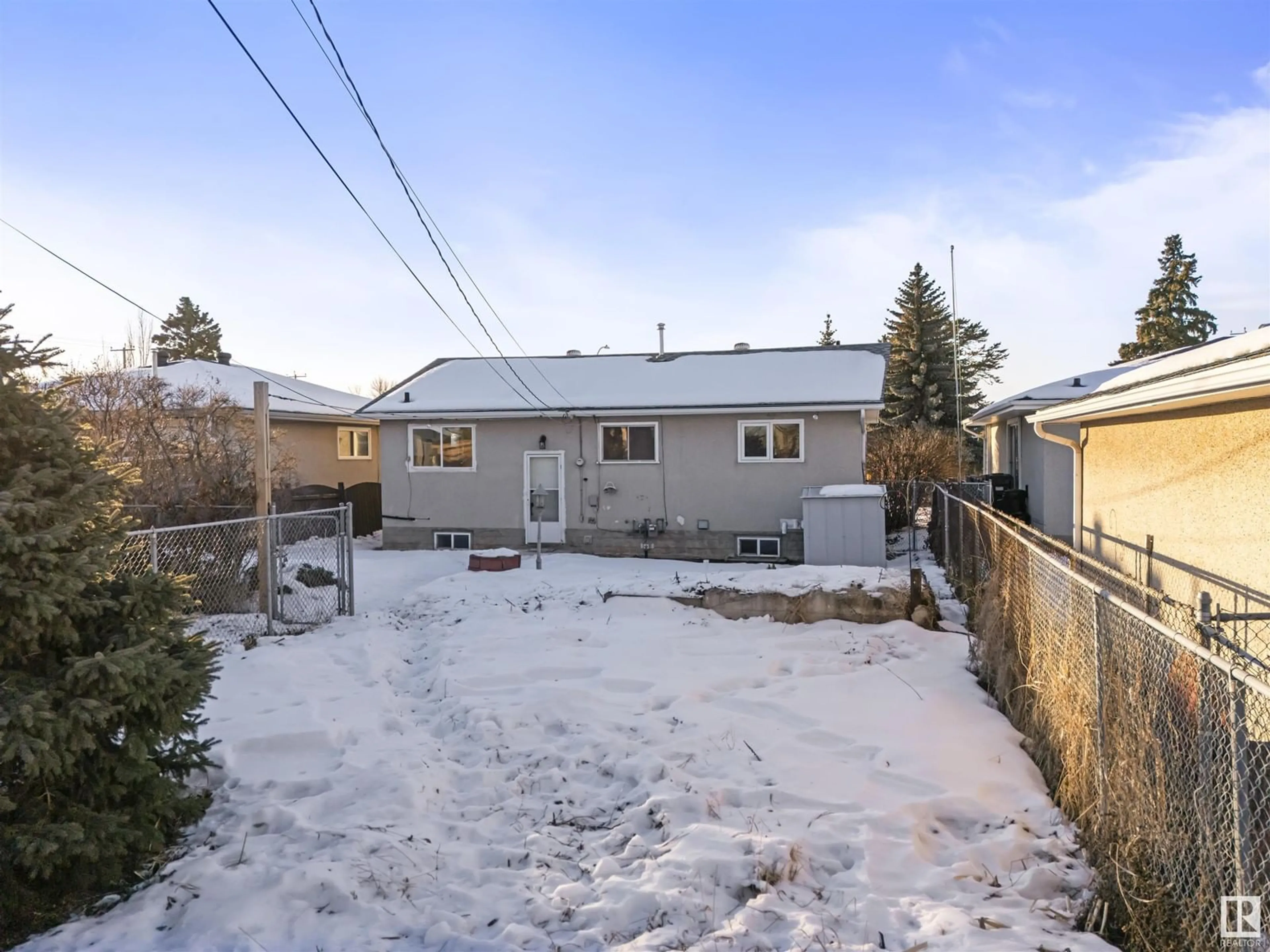 A pic from outside/outdoor area/front of a property/back of a property/a pic from drone, street for 9503 52 st NW, Edmonton Alberta T6B1G8