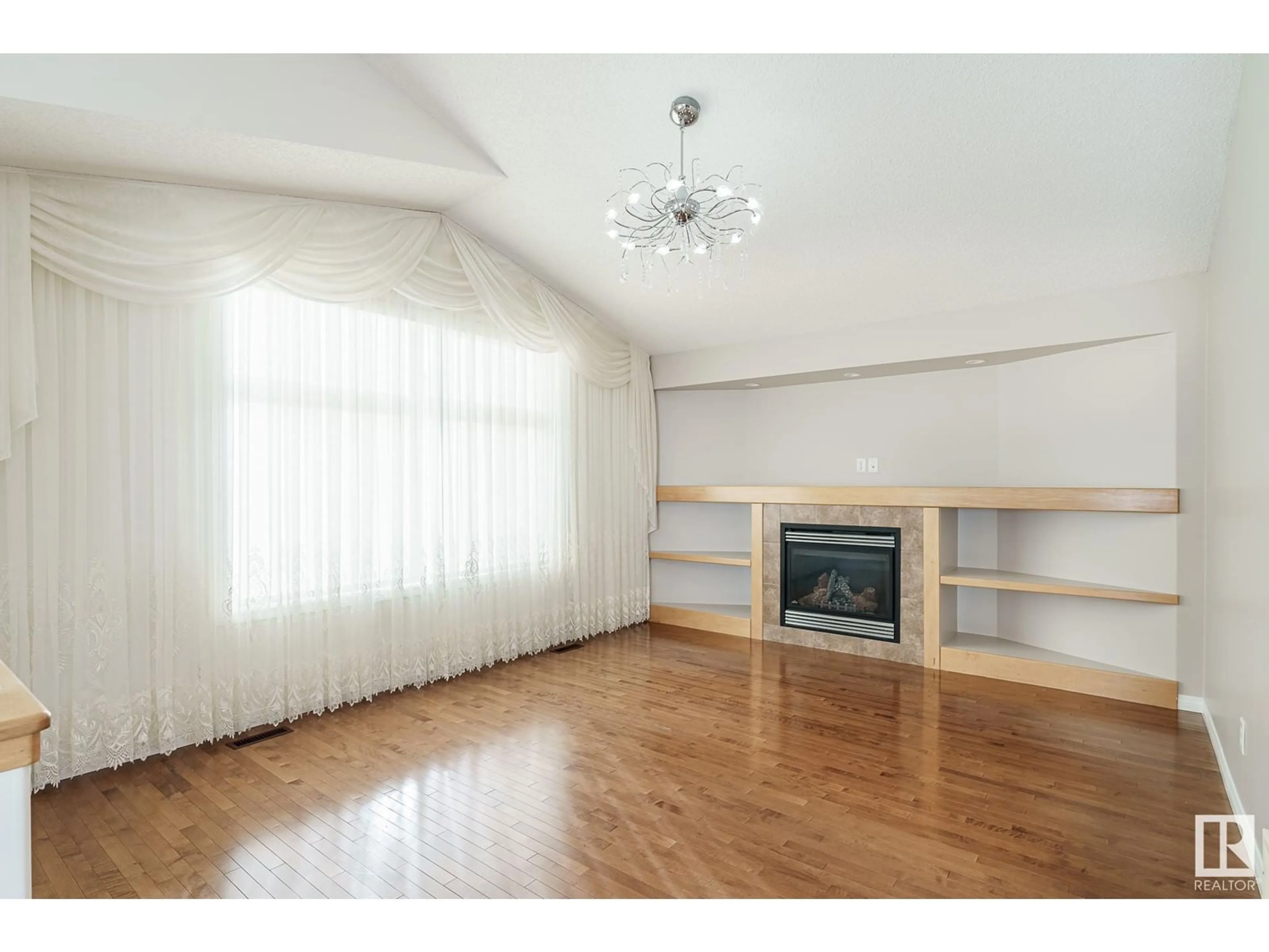 A pic of a room for 6917 STROM LN NW, Edmonton Alberta T6R0G3