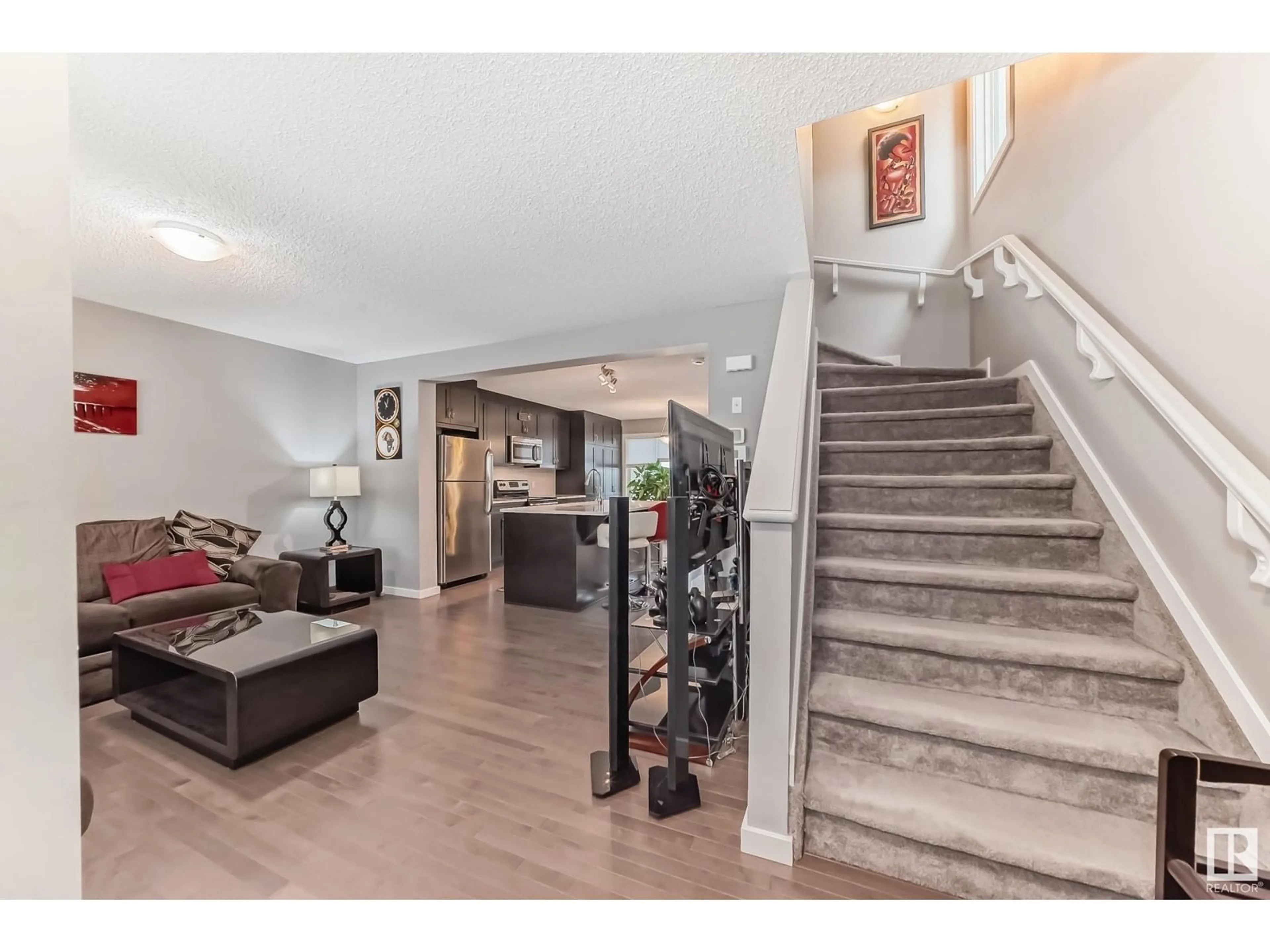 Indoor foyer for 5526 CRABAPPLE LO SW SW, Edmonton Alberta T6X1S5