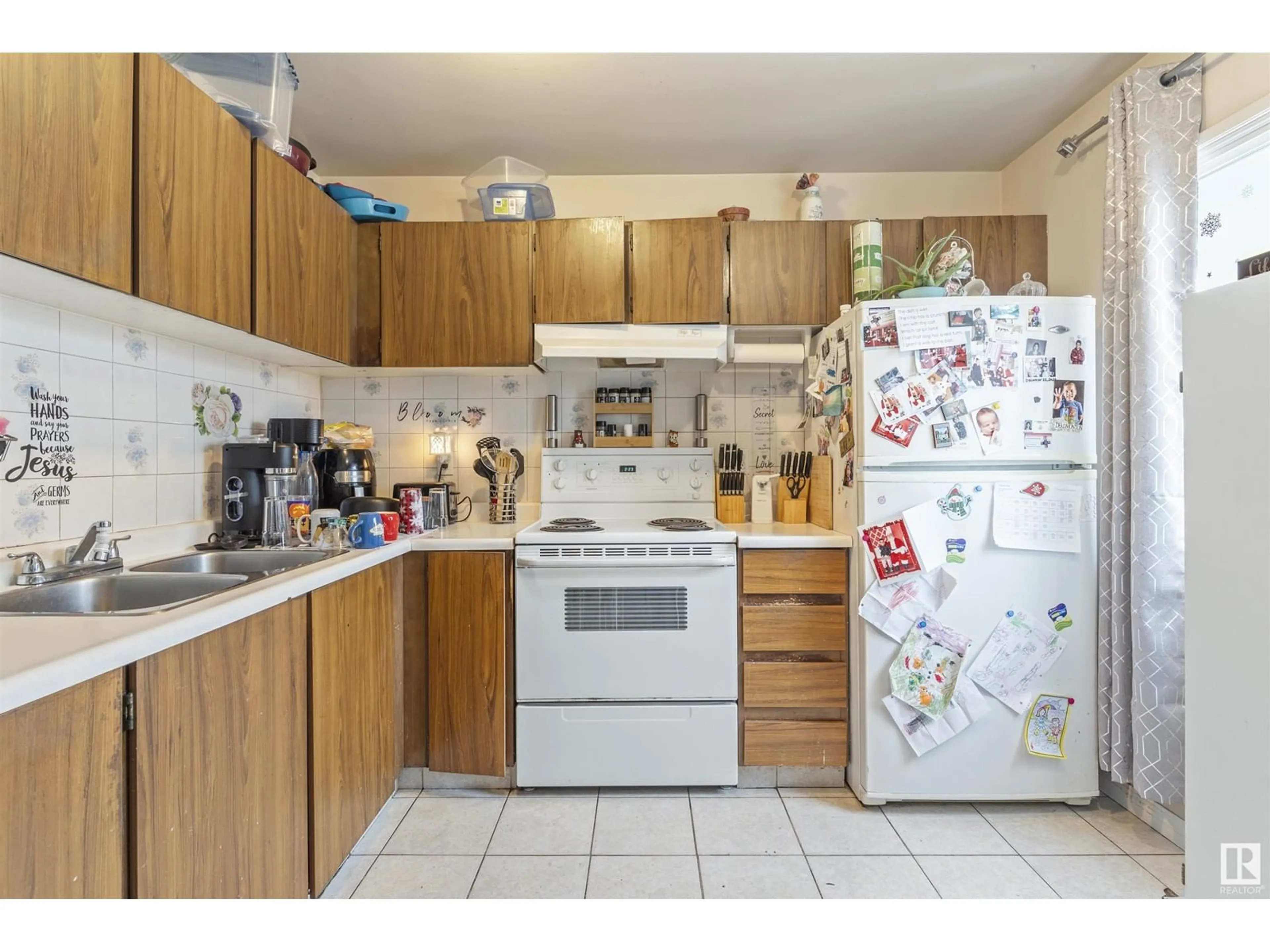 Standard kitchen, unknown for 14606 54 St NW NW, Edmonton Alberta T5A4L4