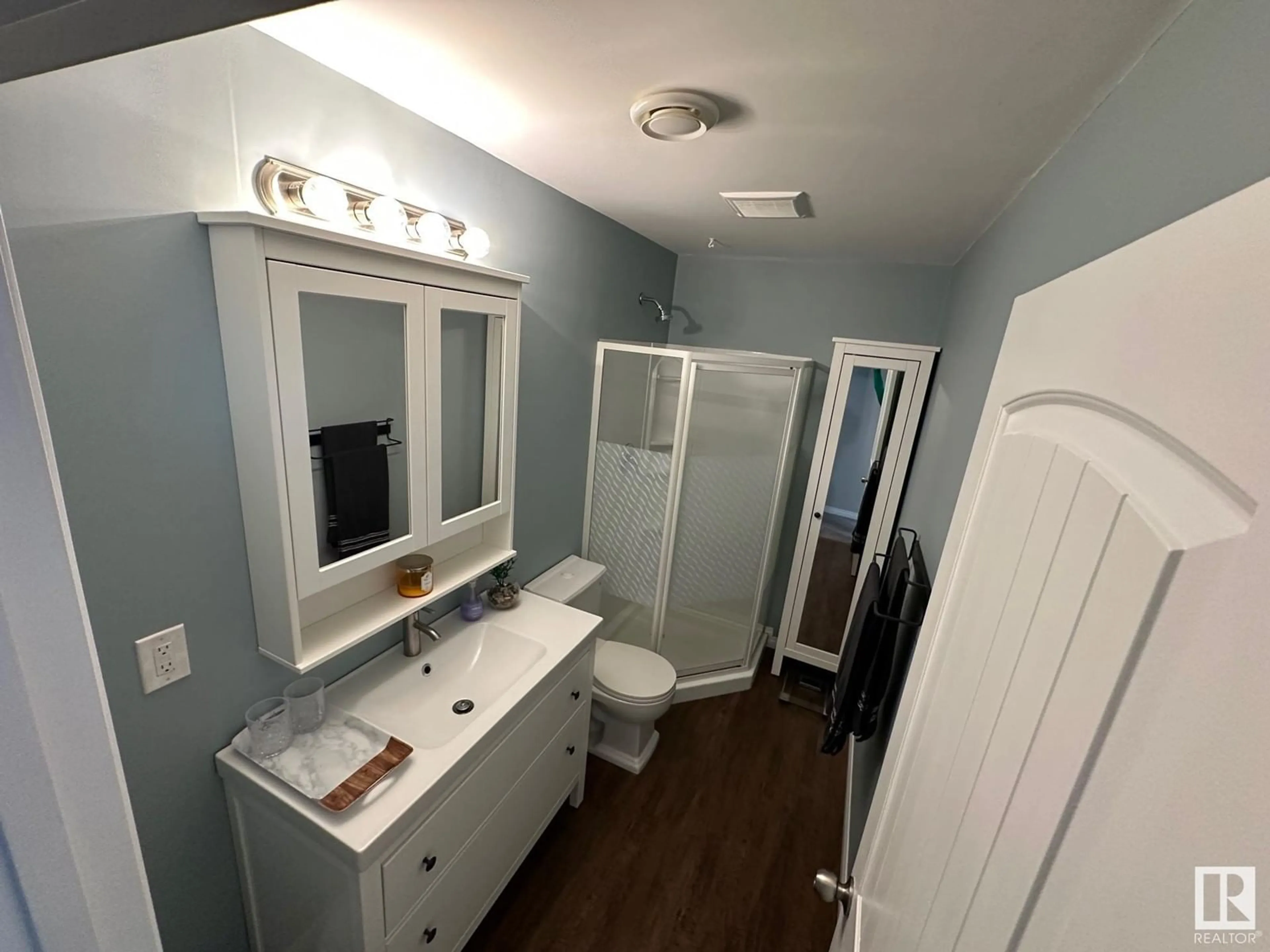 Standard bathroom, unknown for 5404 Aspen LN, Athabasca Town Alberta T9S0A8