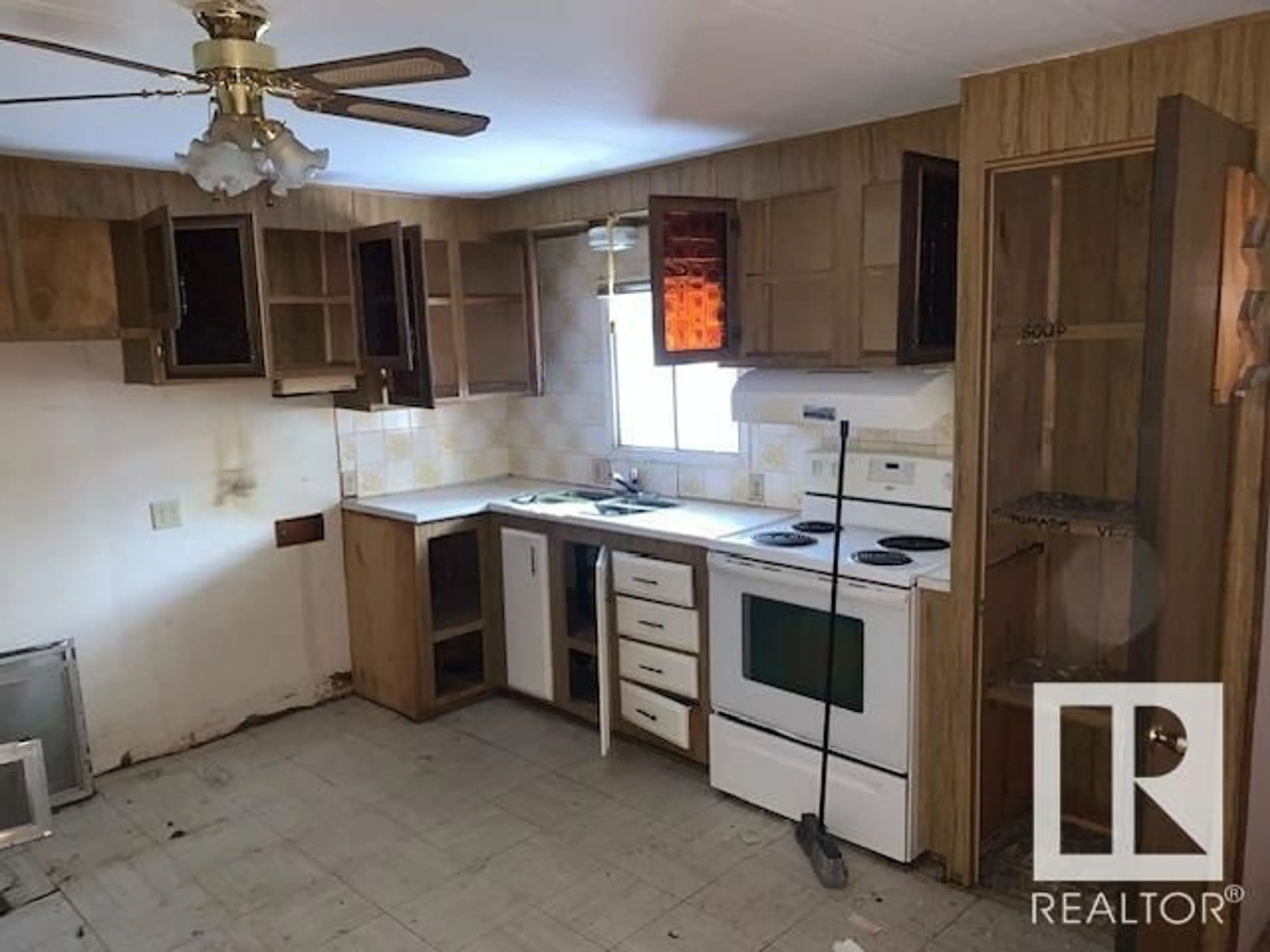 Standard kitchen, unknown for 10015 109 ST, Westlock Alberta T7P1N8