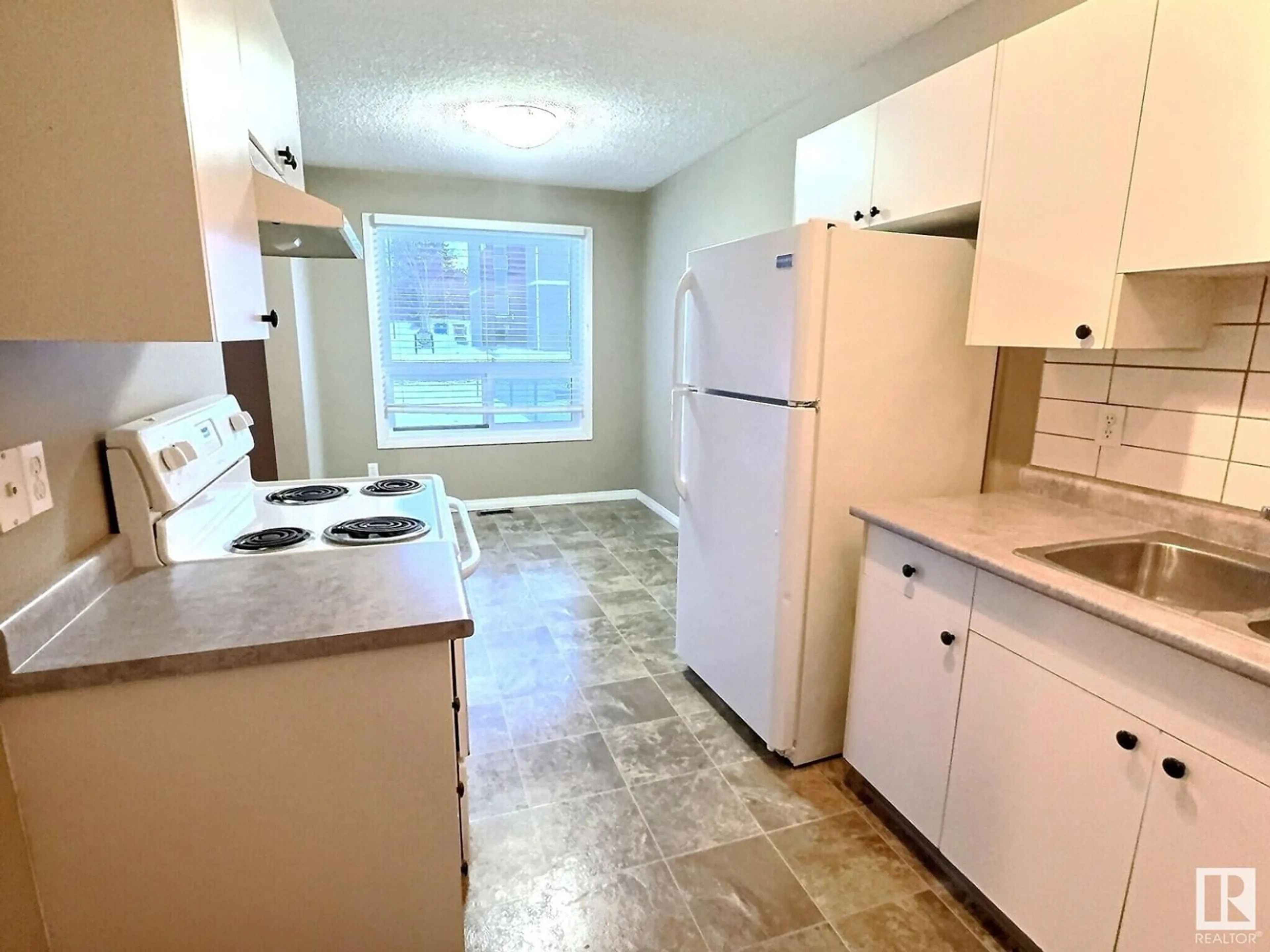 Standard kitchen, unknown for 2216 38 ST NW, Edmonton Alberta T6L4C3