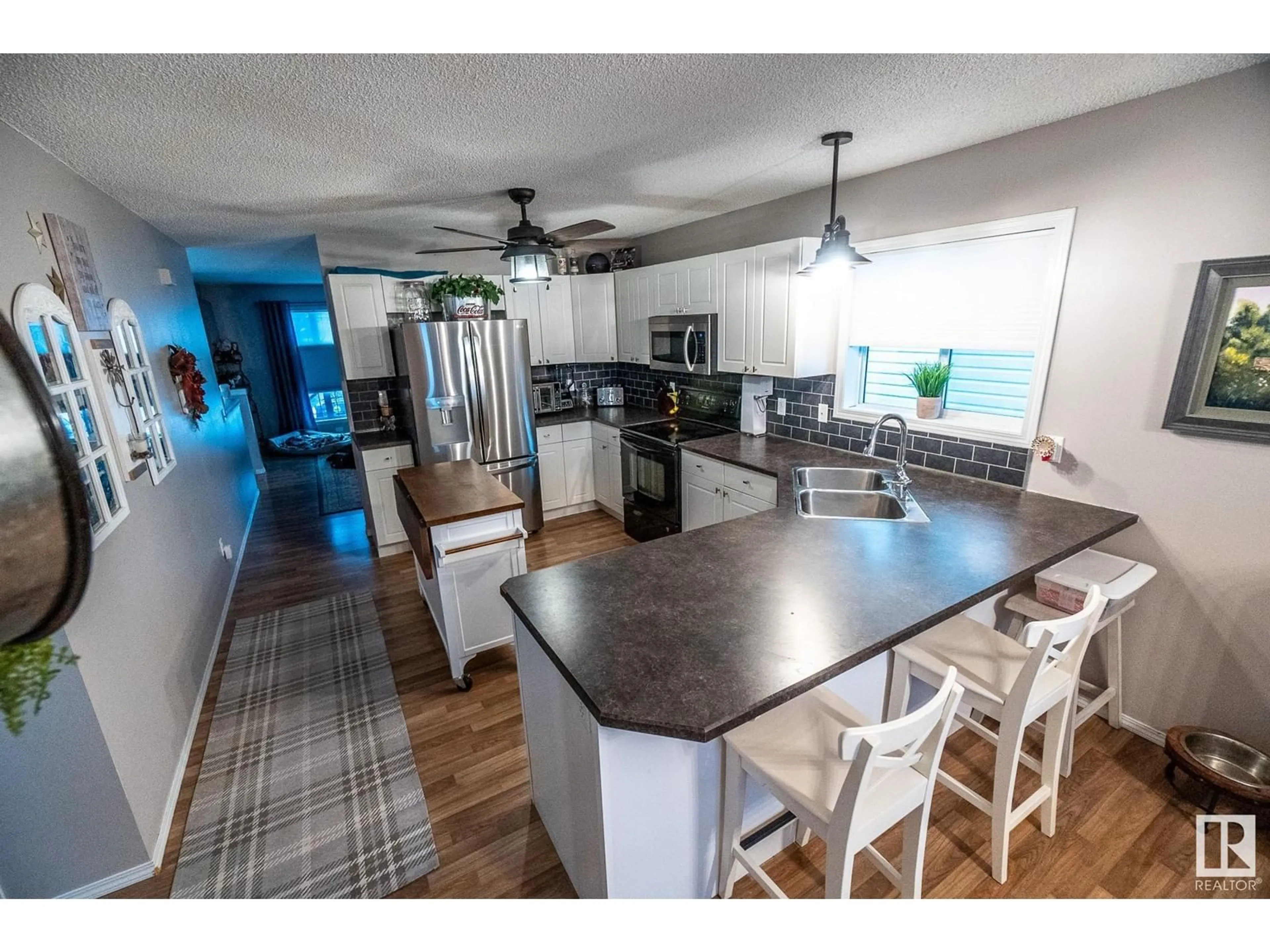 Open concept kitchen, ceramic/tile floor for 3112 48 St, Beaumont Alberta T4X1V1