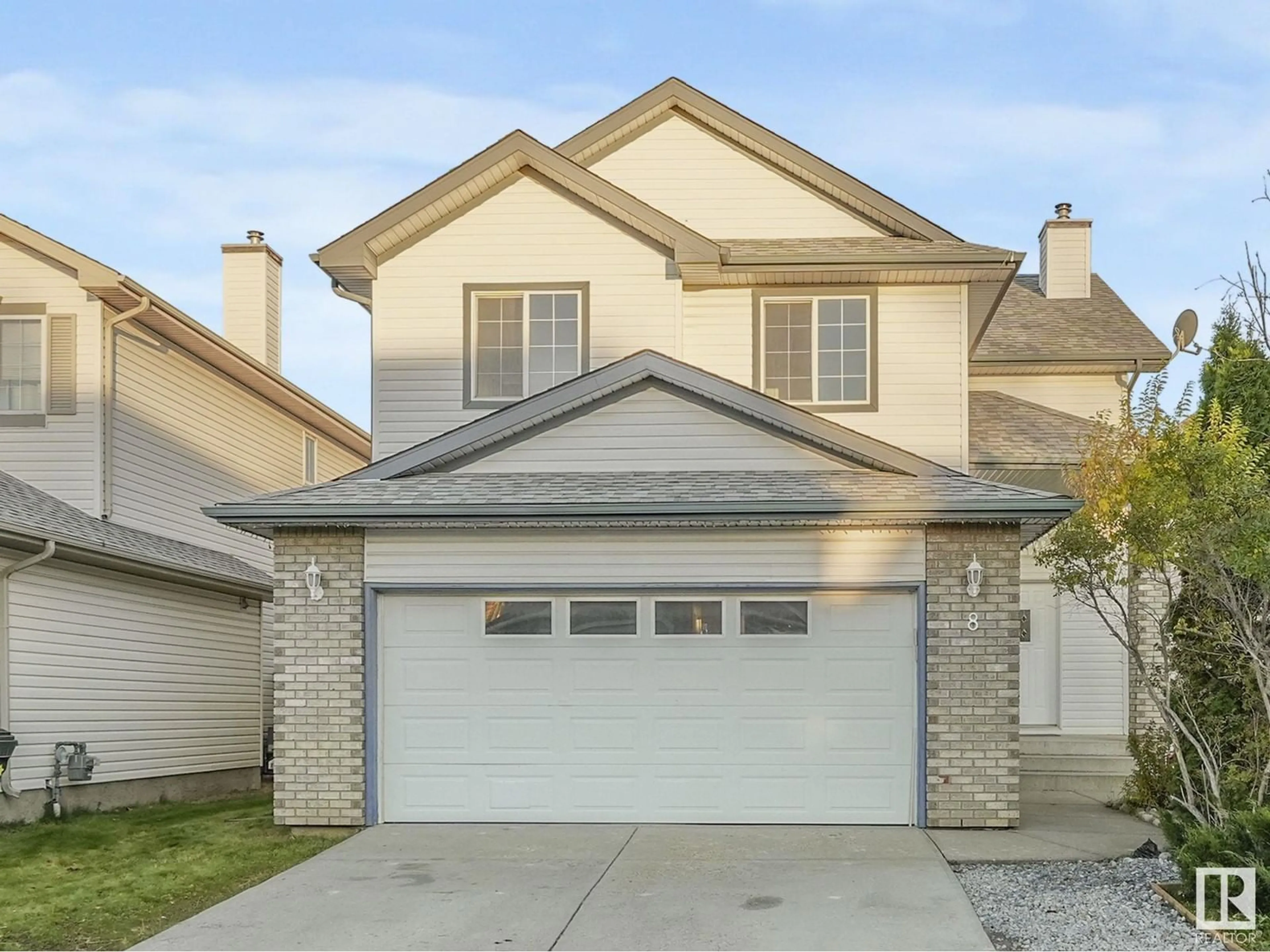 Home with vinyl exterior material, street for 8 FOXHAVEN CR, Sherwood Park Alberta T8A6A8