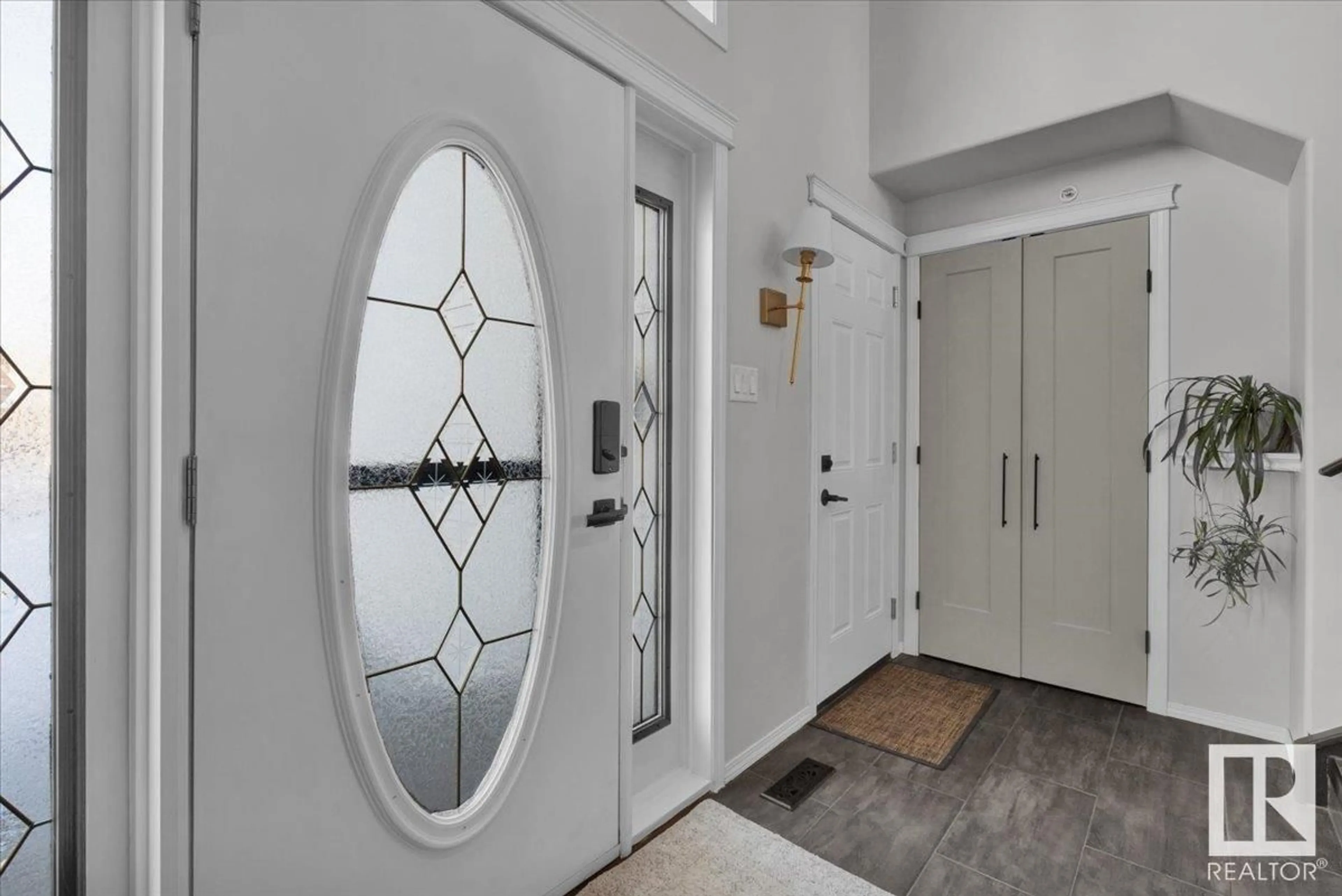 Indoor entryway for 8951 160 AV NW, Edmonton Alberta T5Z3J2