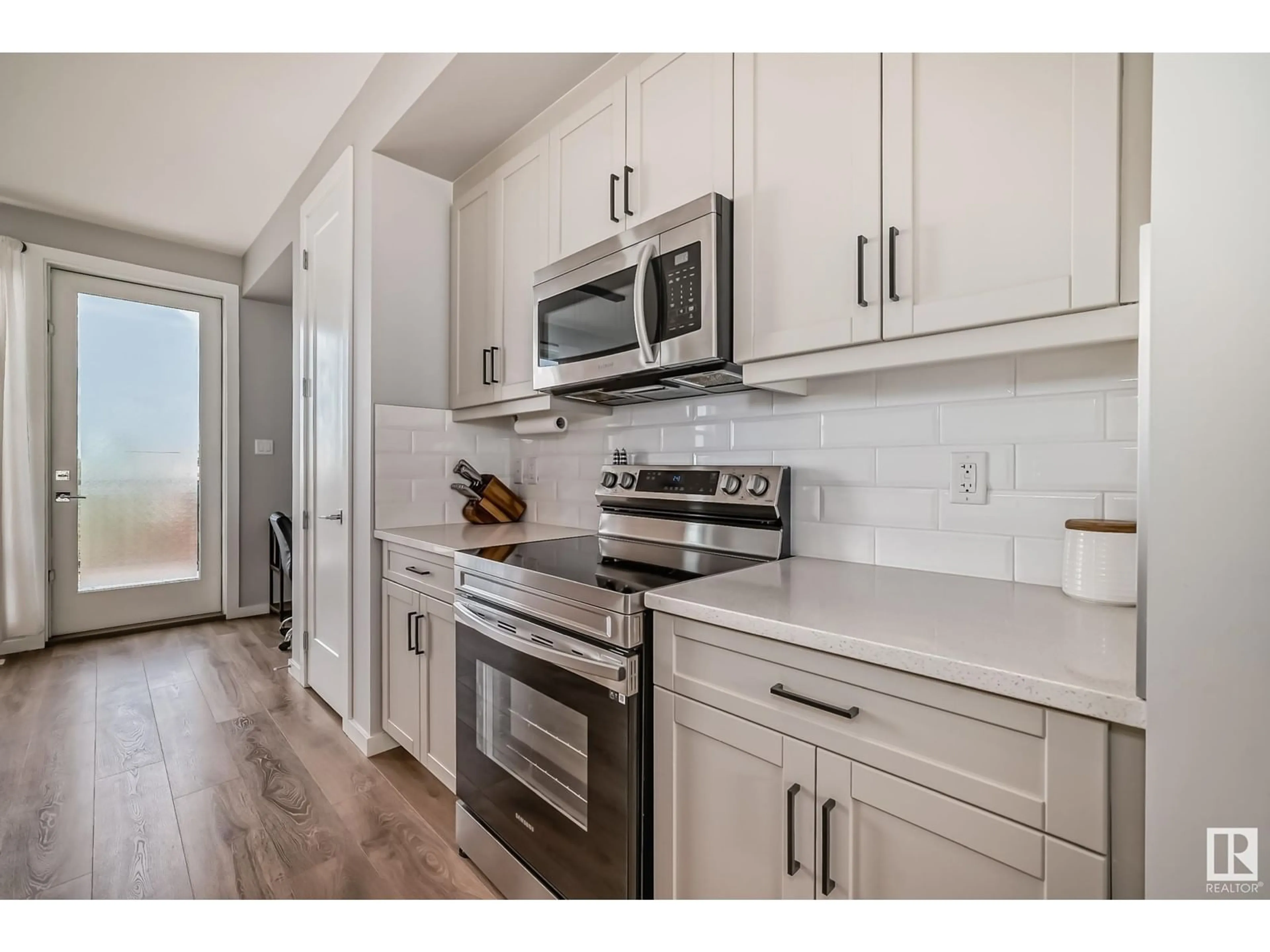 Open concept kitchen, unknown for 1748 Keene CR SW, Edmonton Alberta T6W3W3