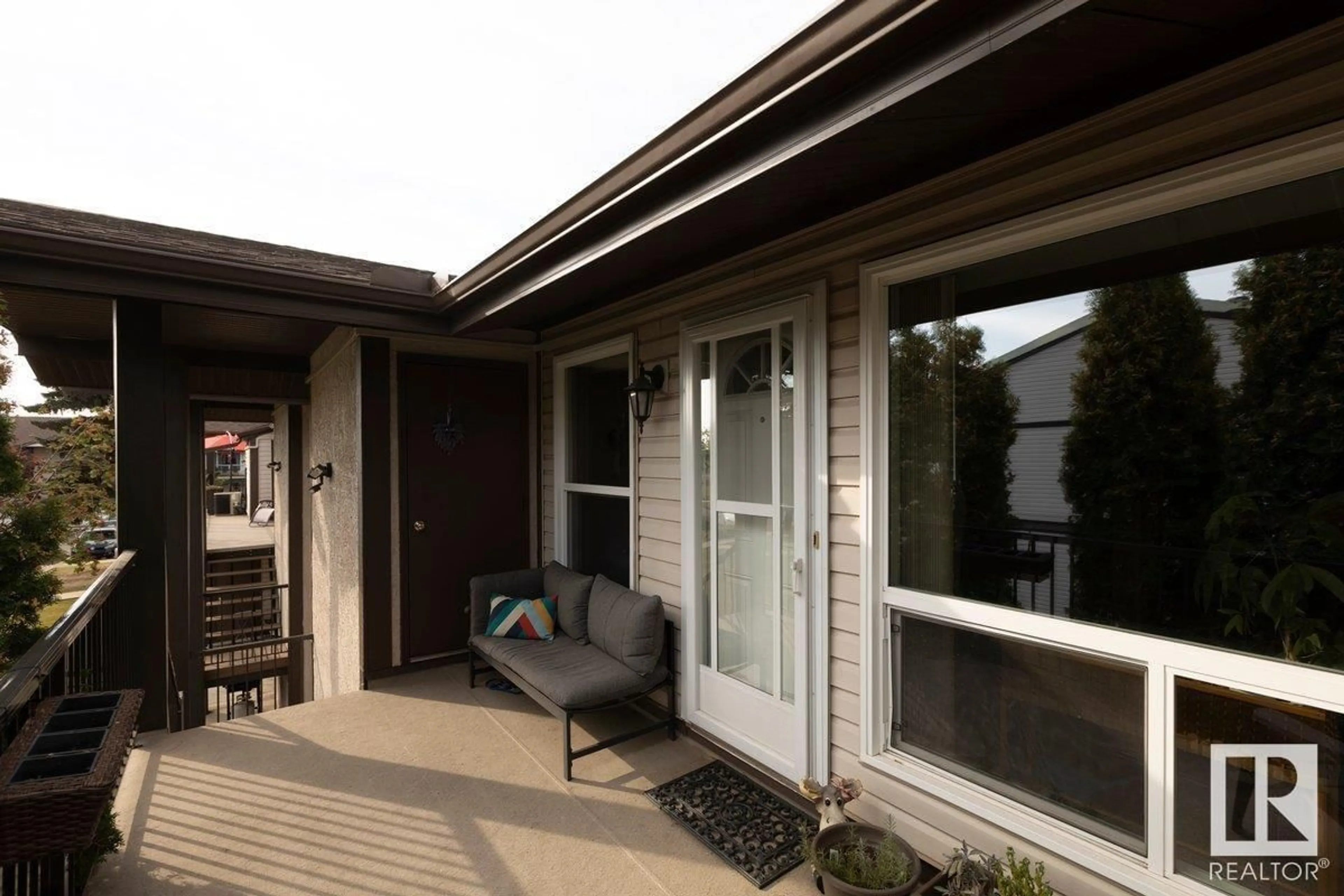 Home with vinyl exterior material, street for 2085 SADDLEBACK RD NW, Edmonton Alberta T6J4T4