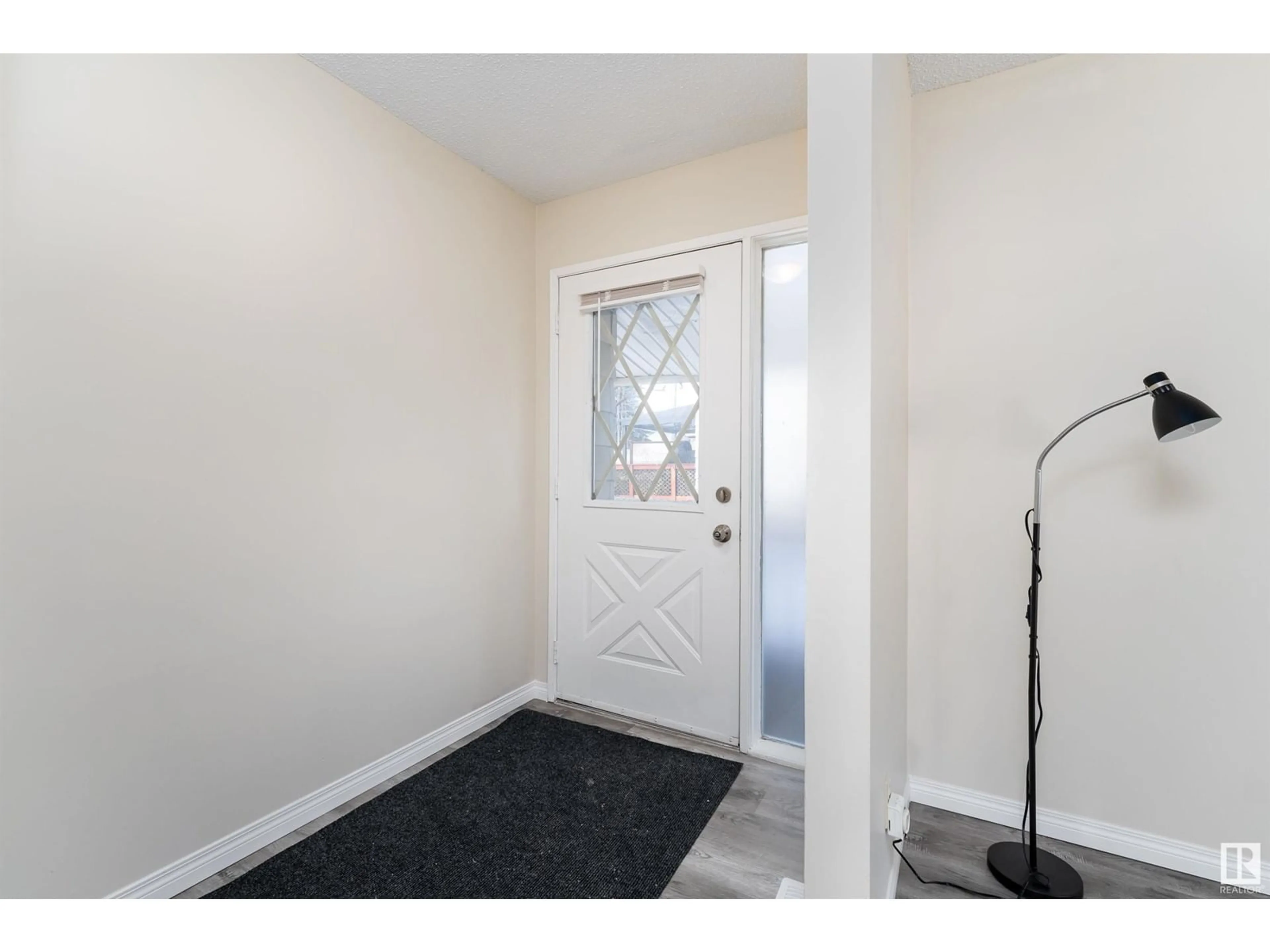 Indoor entryway for 3829 62 ST NW, Edmonton Alberta T6L1A4