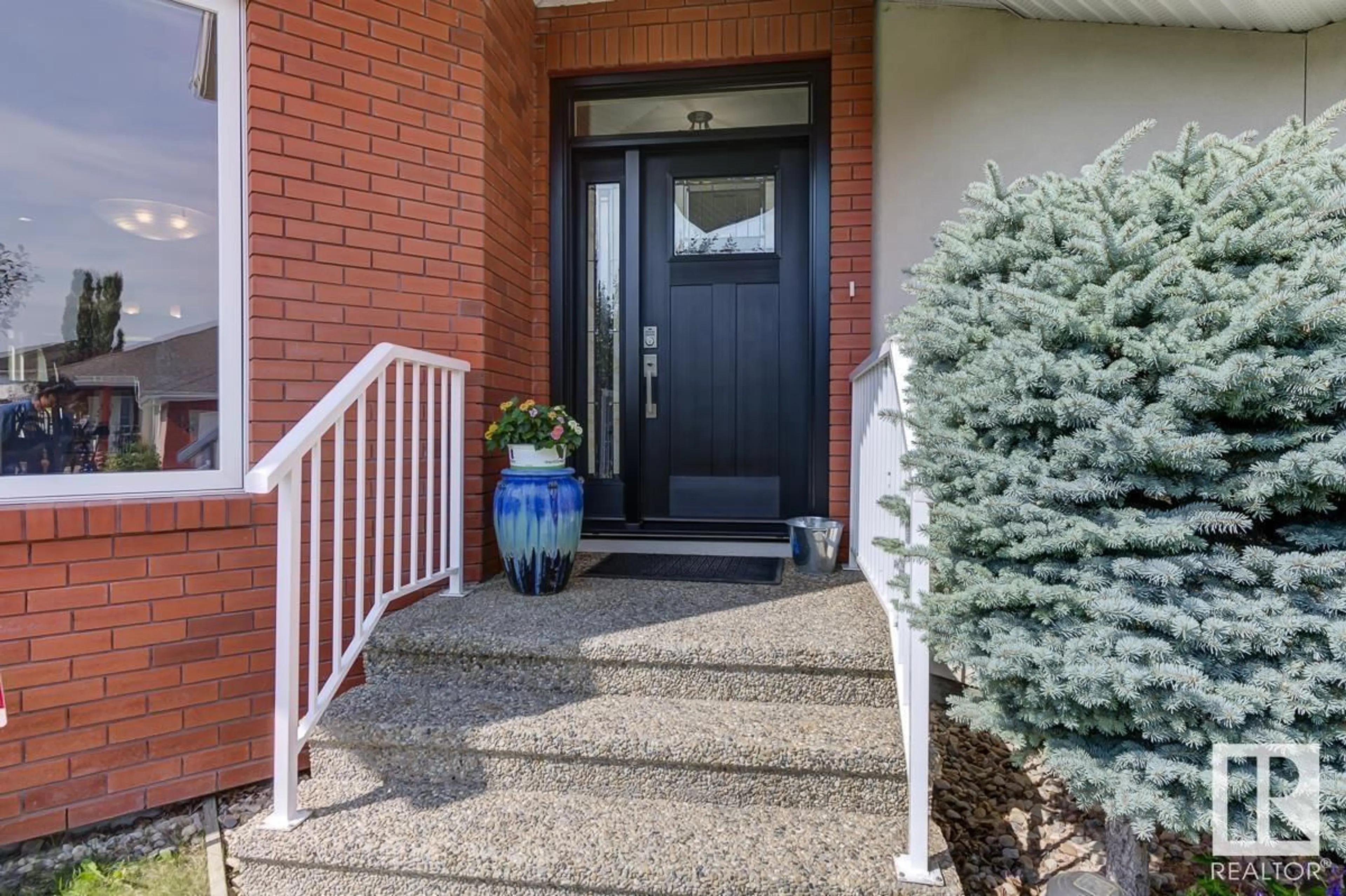 Indoor entryway for #9 1225 WANYANDI RD NW, Edmonton Alberta T6M2W7