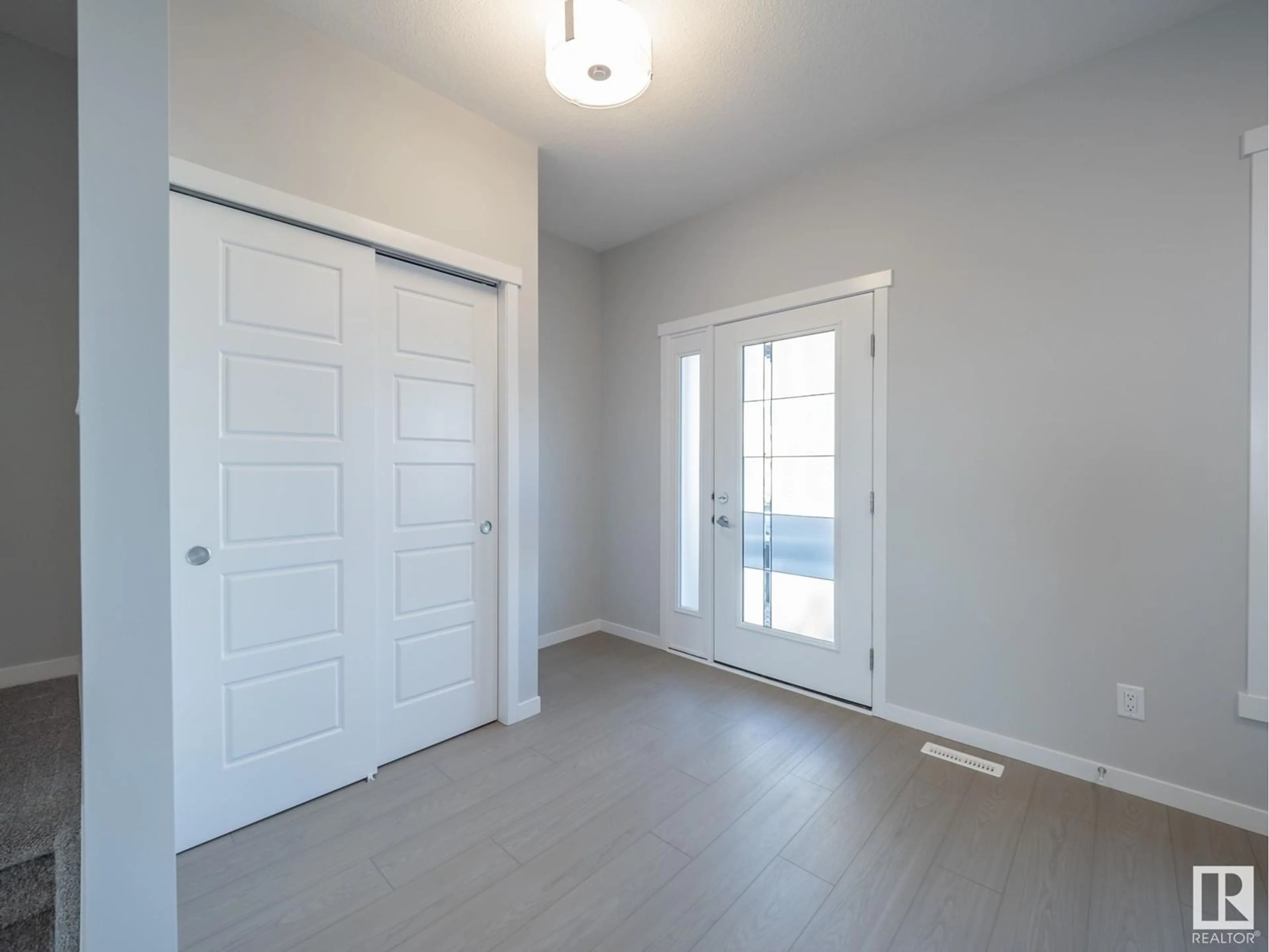 Indoor entryway for 5 ETON LI, Spruce Grove Alberta T7X4B7