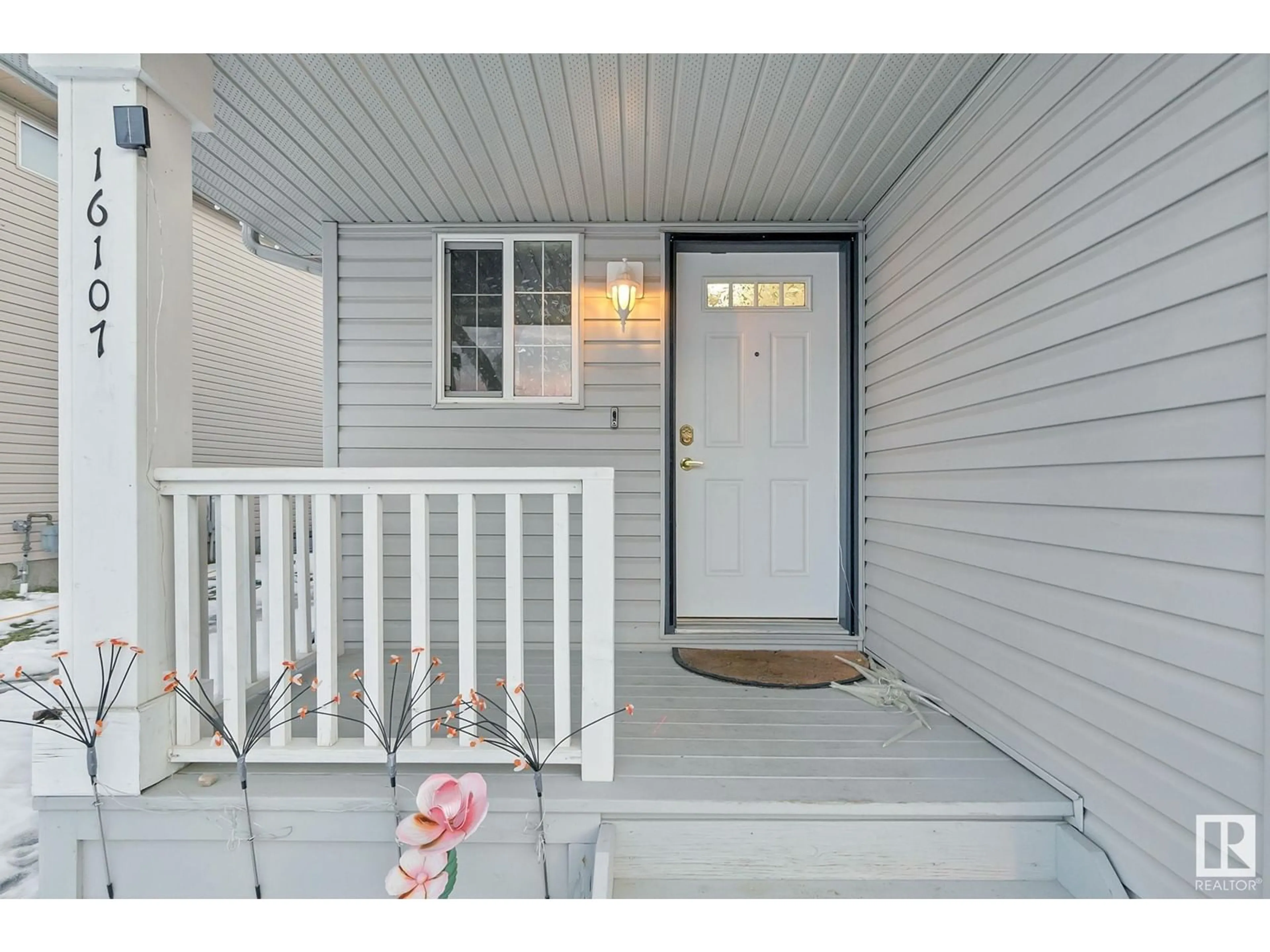 Indoor entryway for 16107 132 St NW NW, Edmonton Alberta T6V1N7