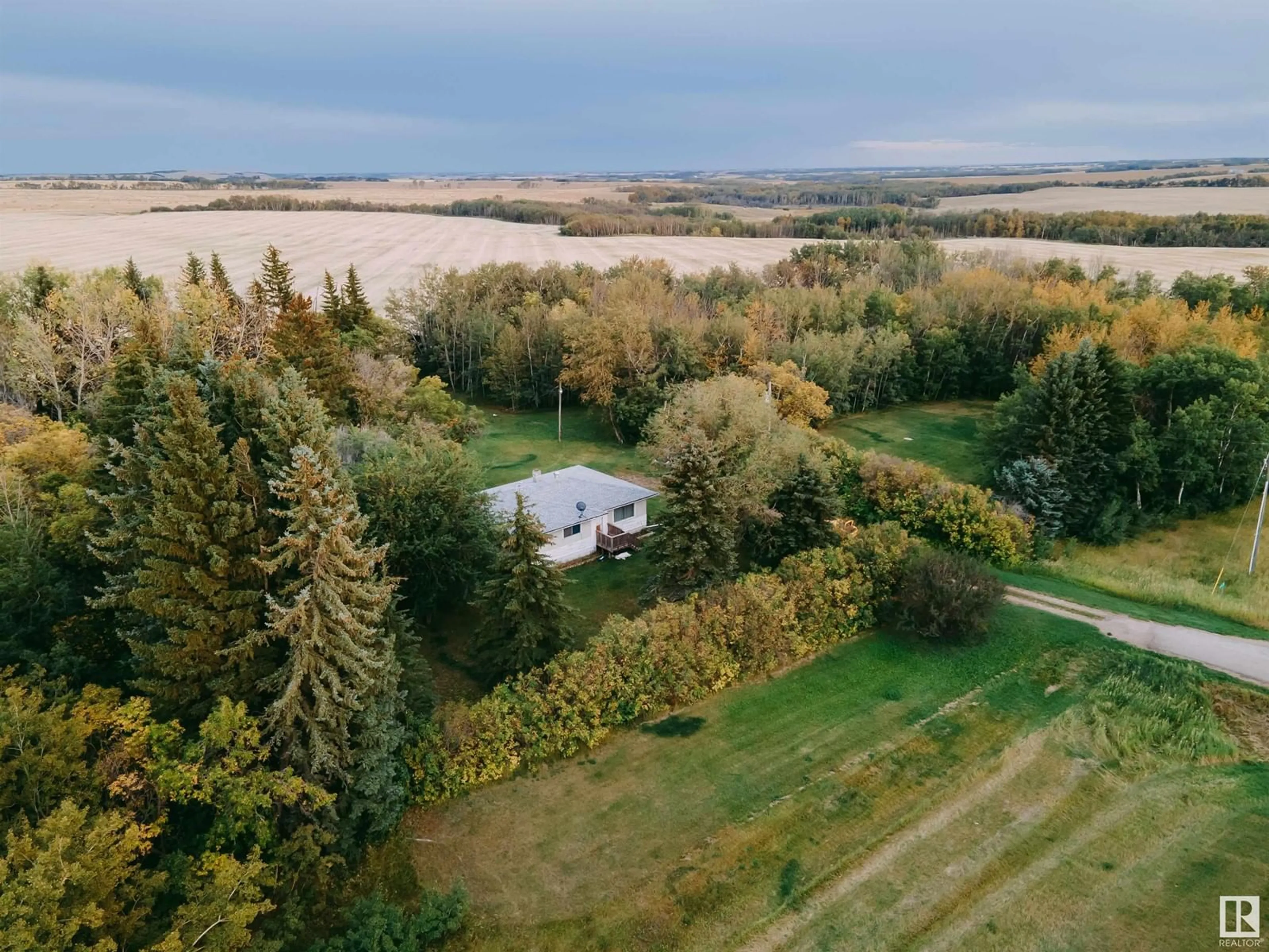 A pic from outside/outdoor area/front of a property/back of a property/a pic from drone, water/lake/river/ocean view for 50327 36 HI, Rural Minburn County Alberta T0B2S0