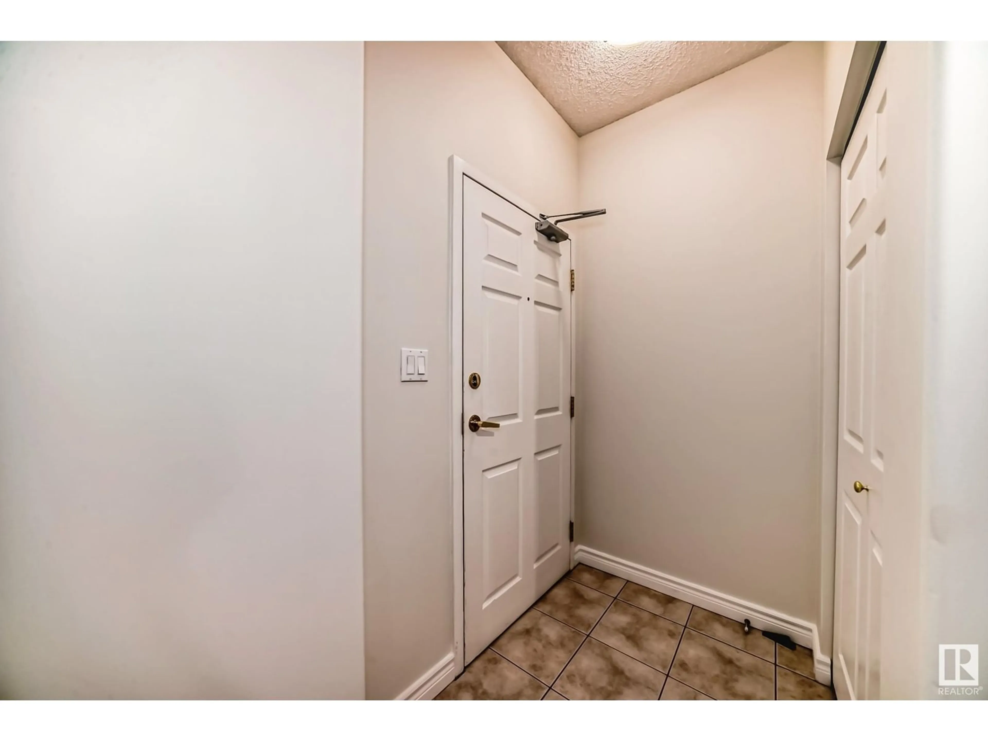 Indoor entryway for #504 8488 111 ST NW, Edmonton Alberta T6G2V9