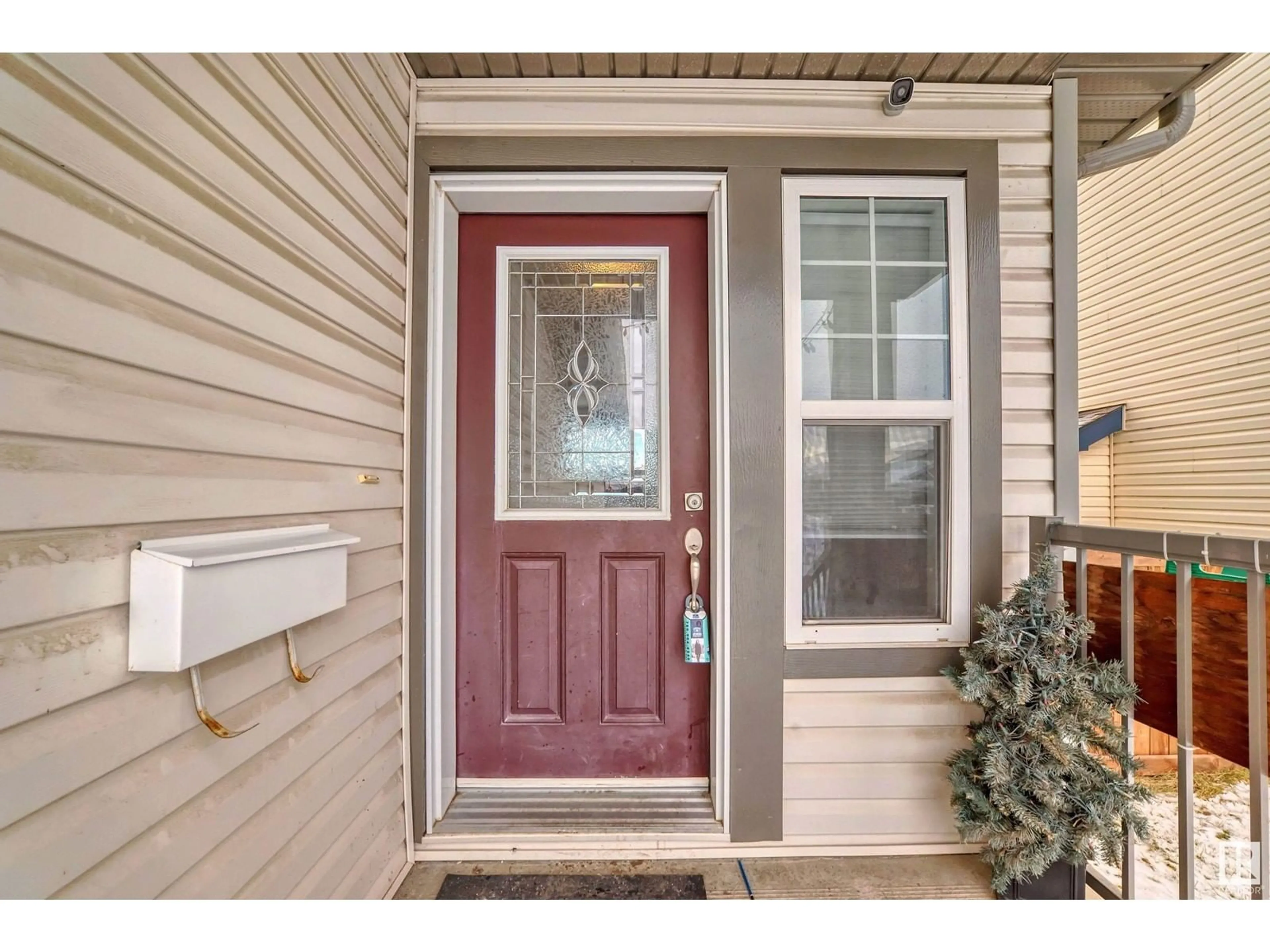 Indoor entryway for 62 Selkirk PL, Leduc Alberta T9E0L4