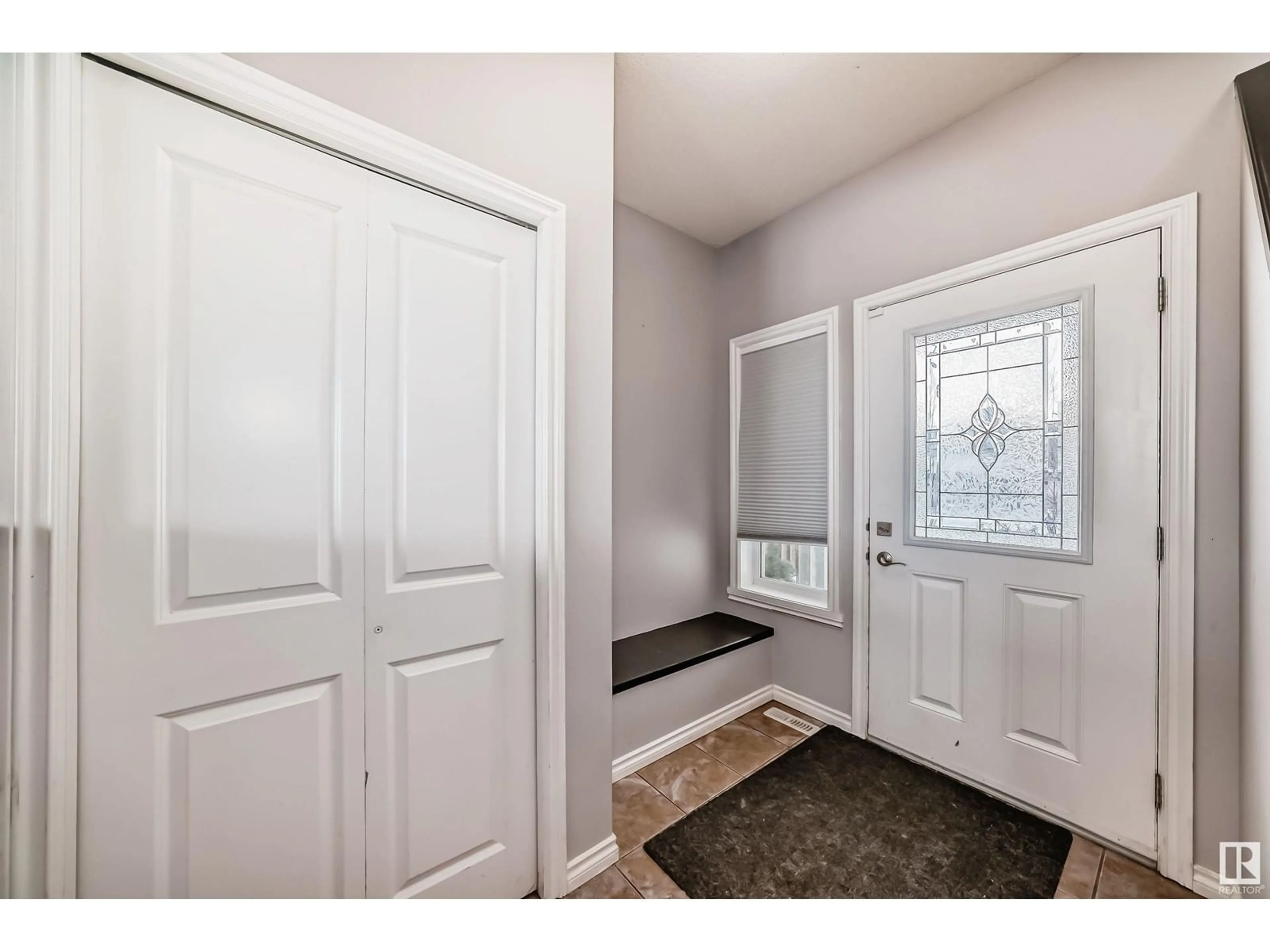 Indoor entryway for 62 Selkirk PL, Leduc Alberta T9E0L4