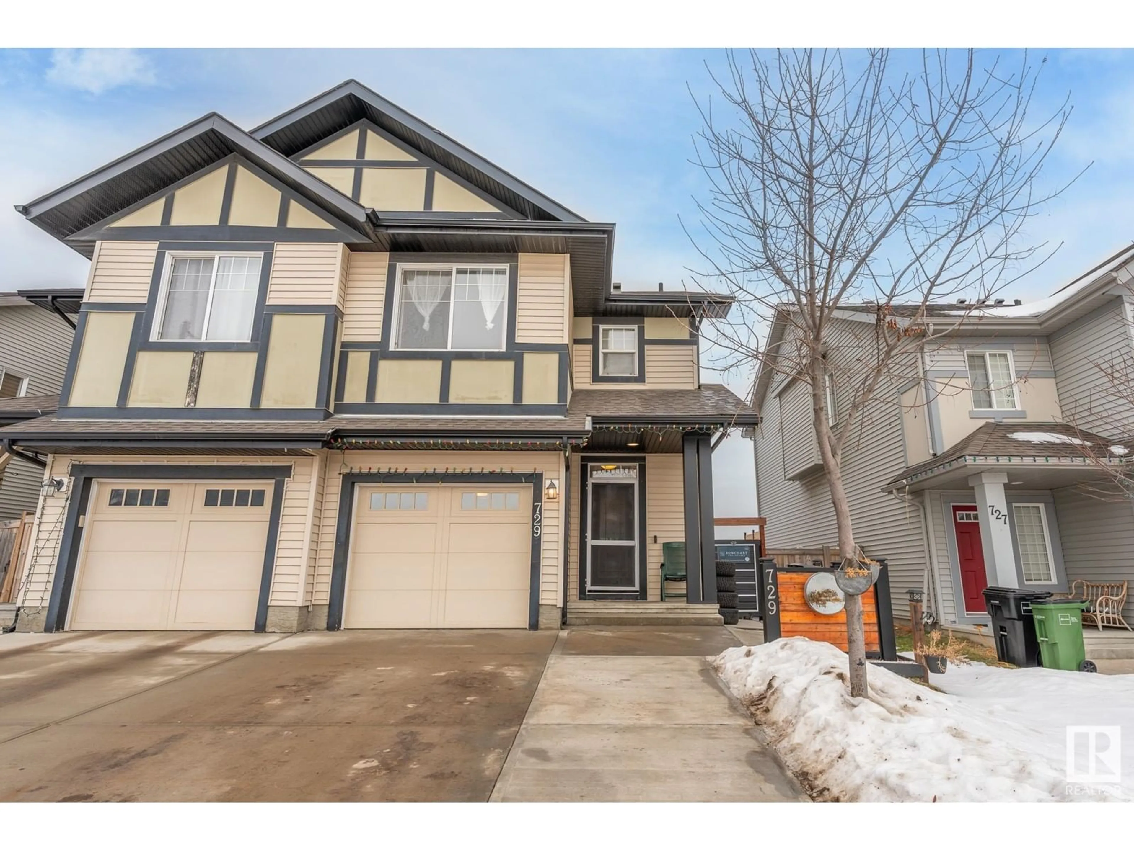 Home with vinyl exterior material, street for 729 Eagleson Cres NW, Edmonton Alberta T6M0V3