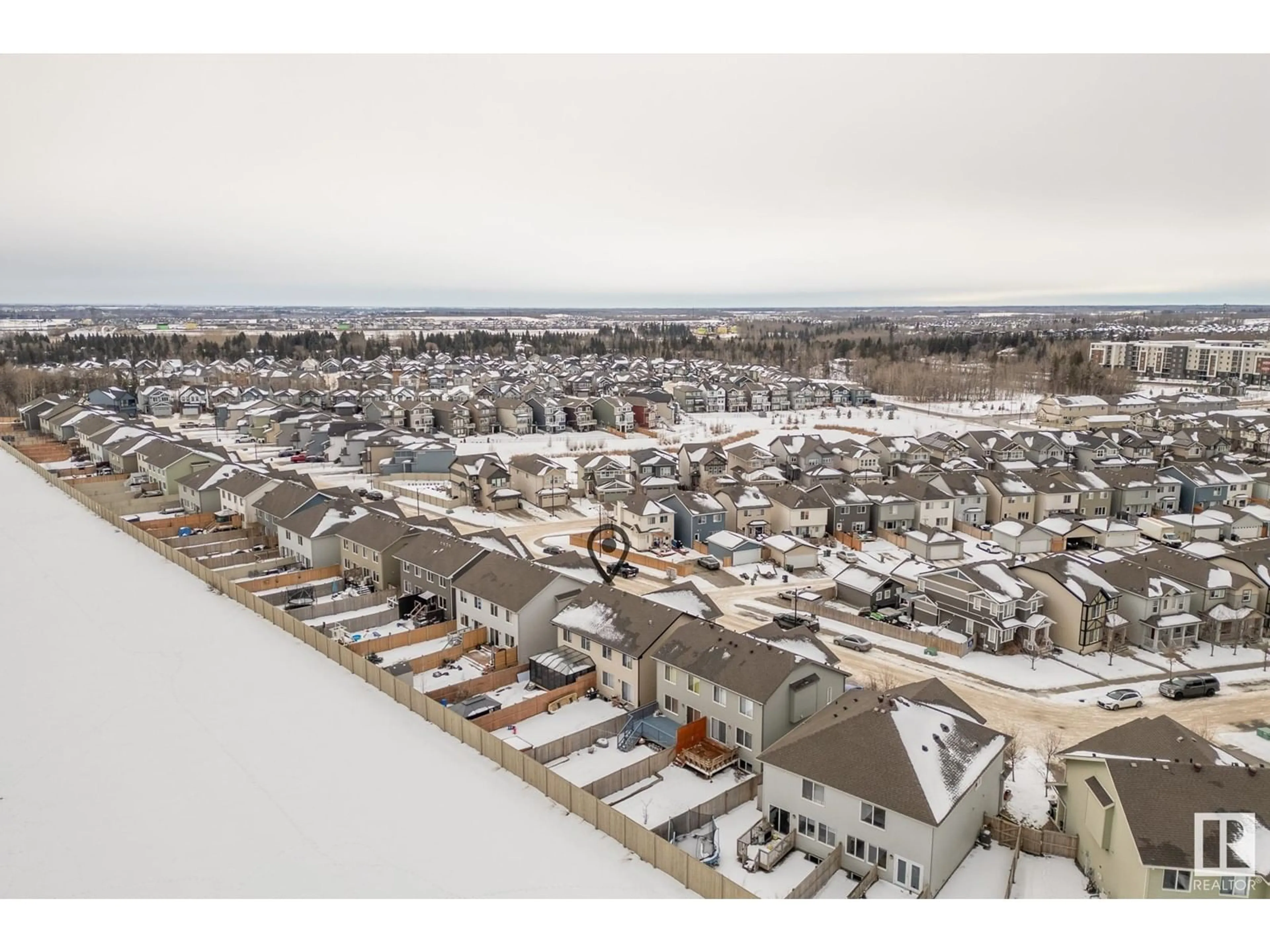 A pic from outside/outdoor area/front of a property/back of a property/a pic from drone, street for 729 Eagleson Cres NW, Edmonton Alberta T6M0V3