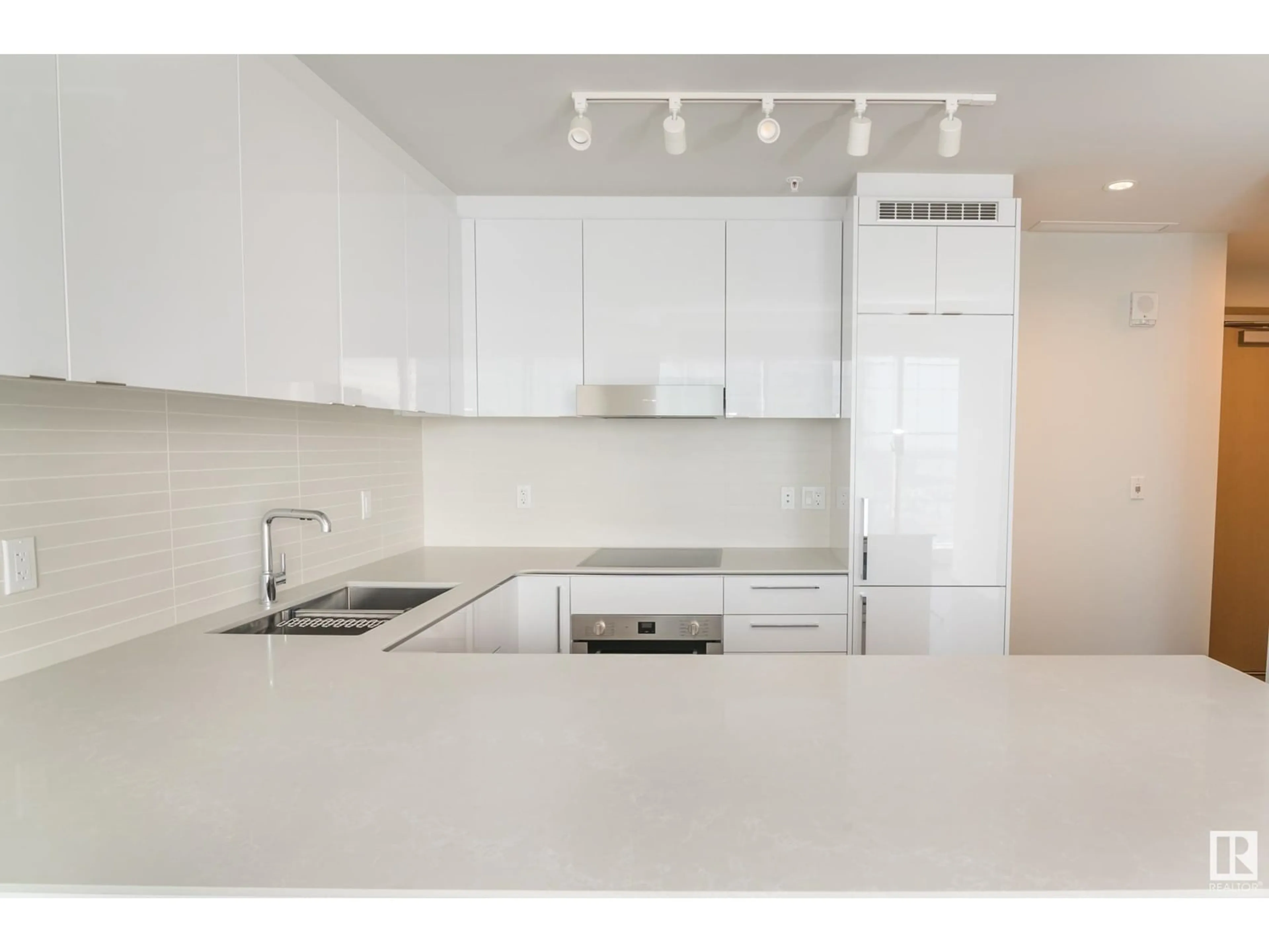 Standard kitchen, unknown for 2609 10360 102 ST NW, Edmonton Alberta T5J0K6
