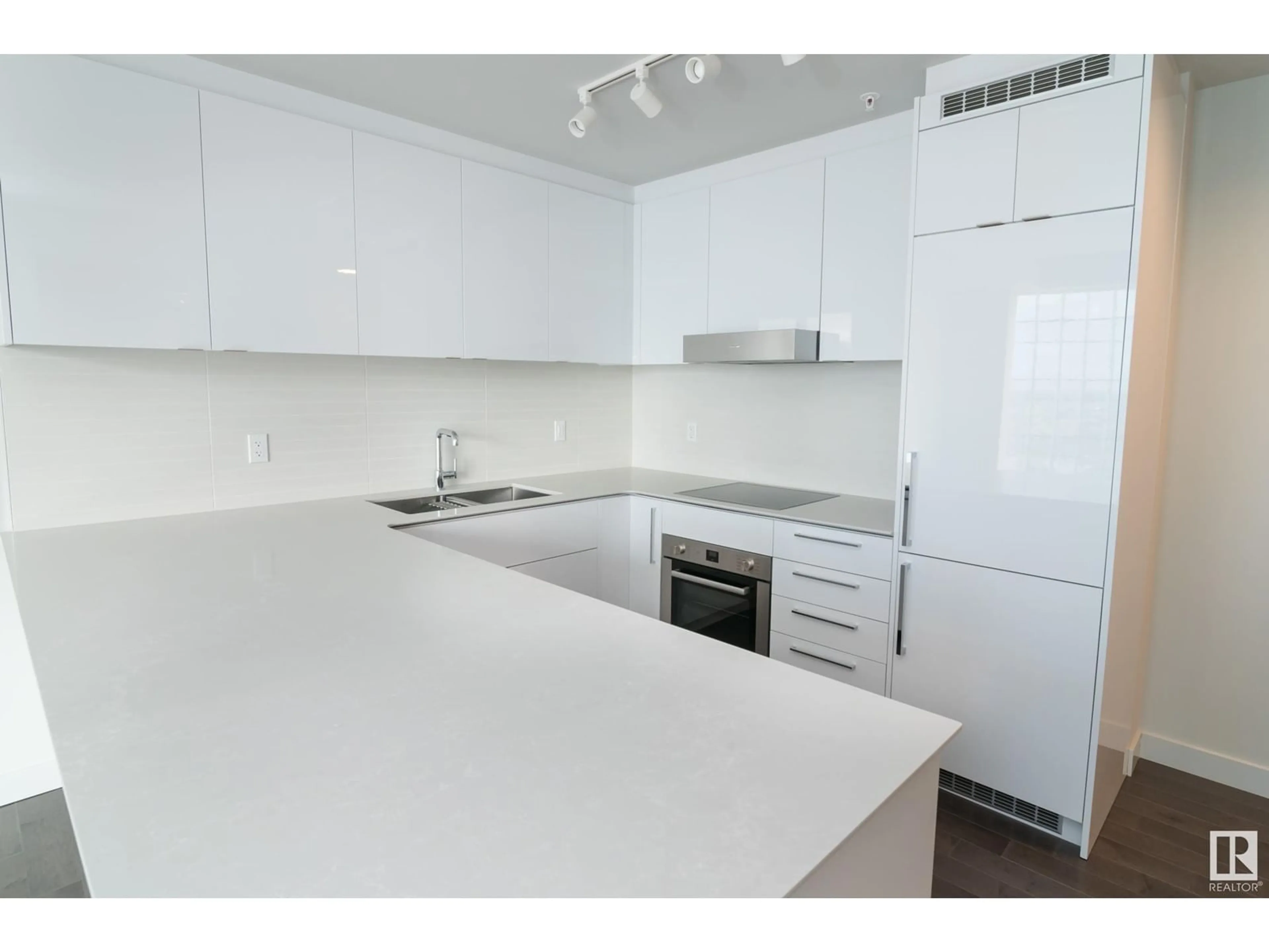 Standard kitchen, unknown for 2609 10360 102 ST NW, Edmonton Alberta T5J0K6