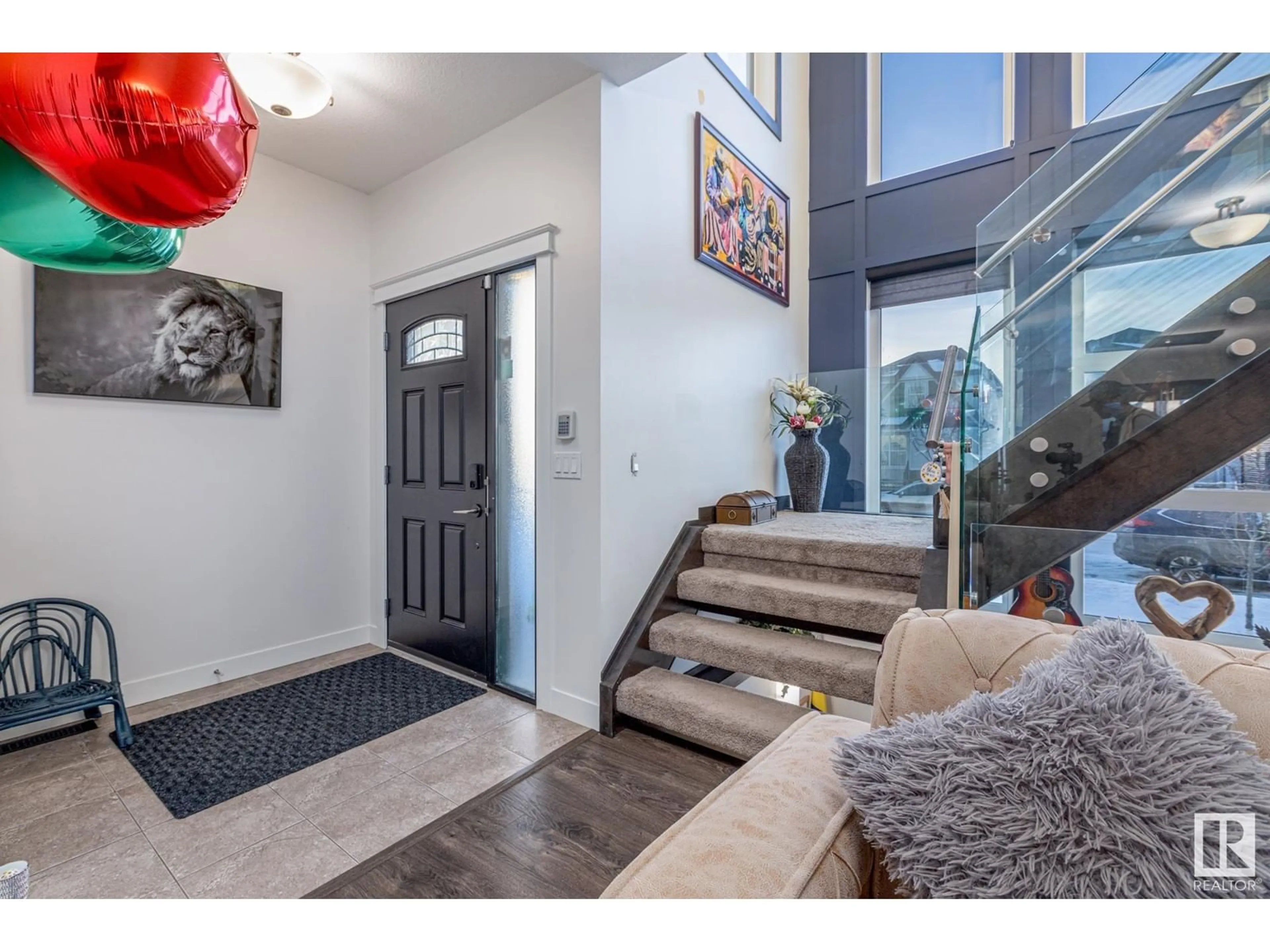 Indoor entryway for 18111 75 ST NW, Edmonton Alberta T5Z0M2