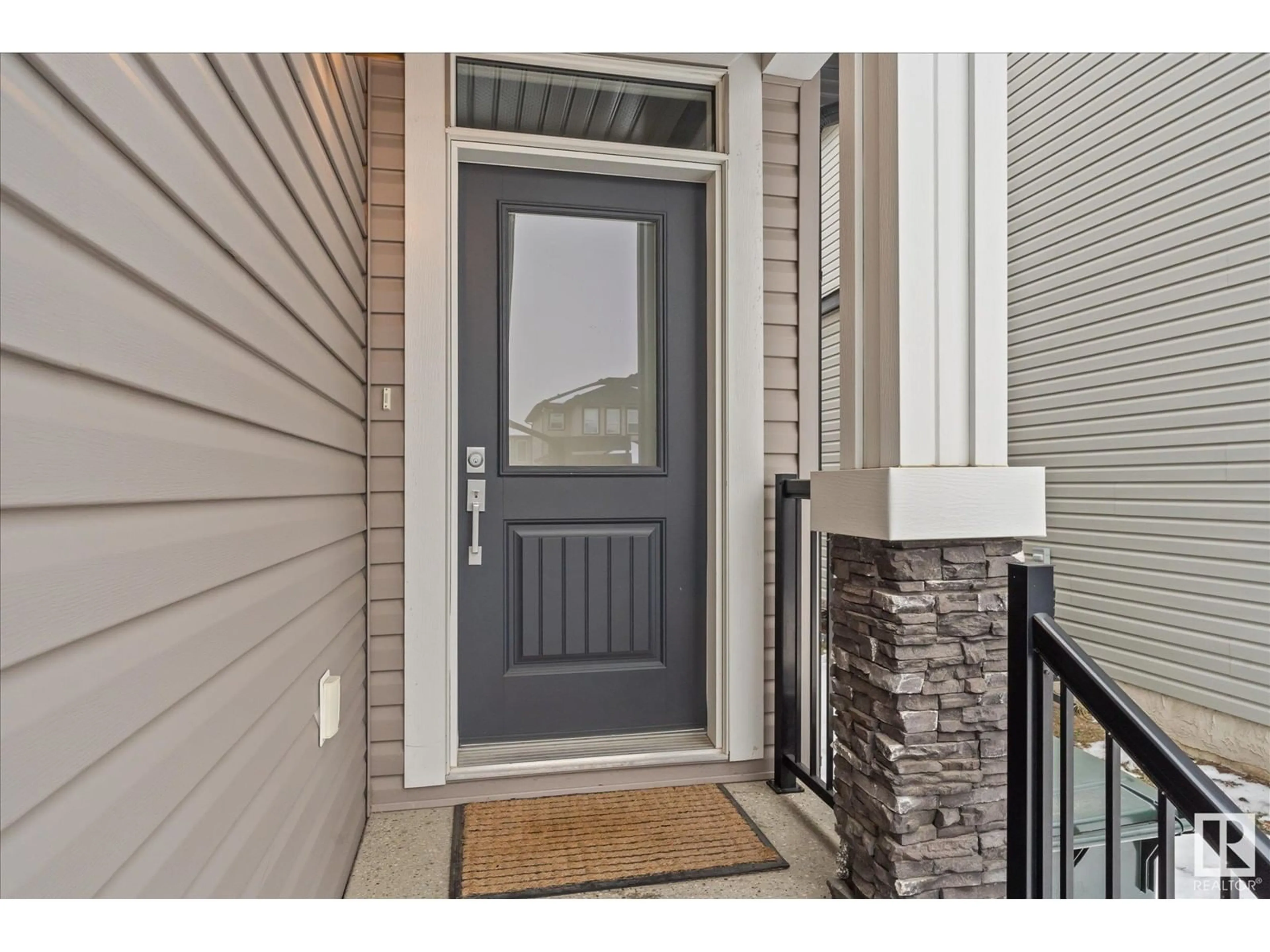 Indoor entryway for 80 SOUTH CREEK WD, Stony Plain Alberta T7Z0J8