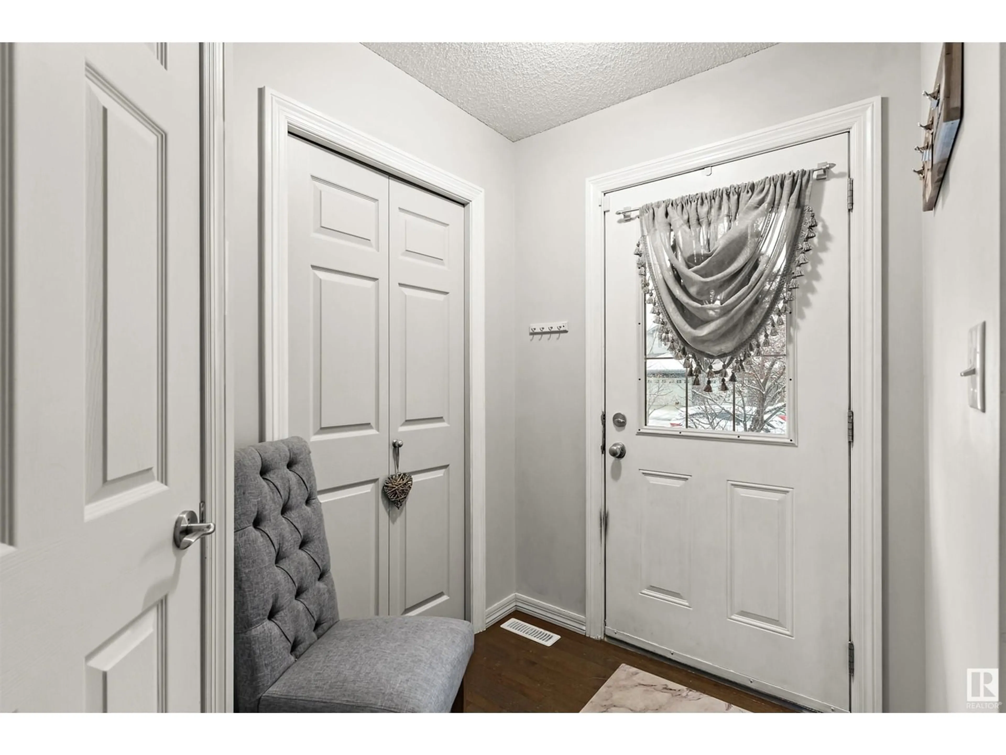 Indoor entryway for 138 CALVERT WD, Fort Saskatchewan Alberta T8L0E6