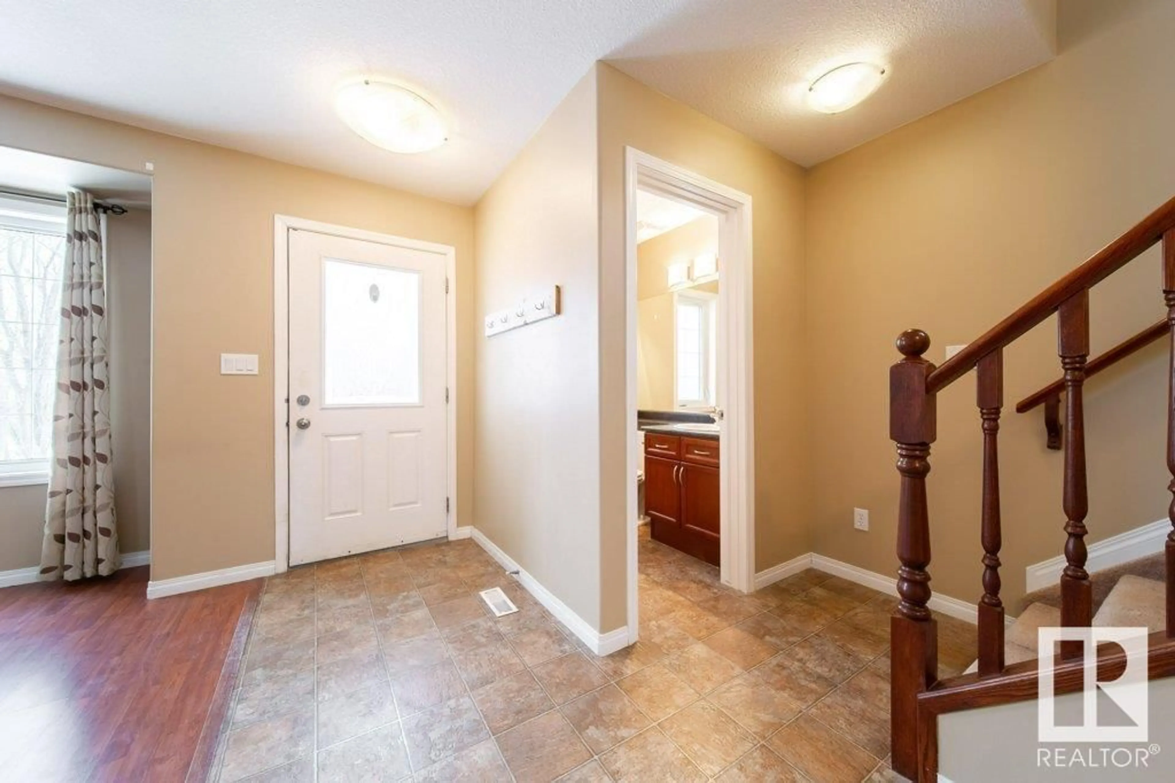 Indoor entryway for 3820 53 ST, Gibbons Alberta T0A1N0