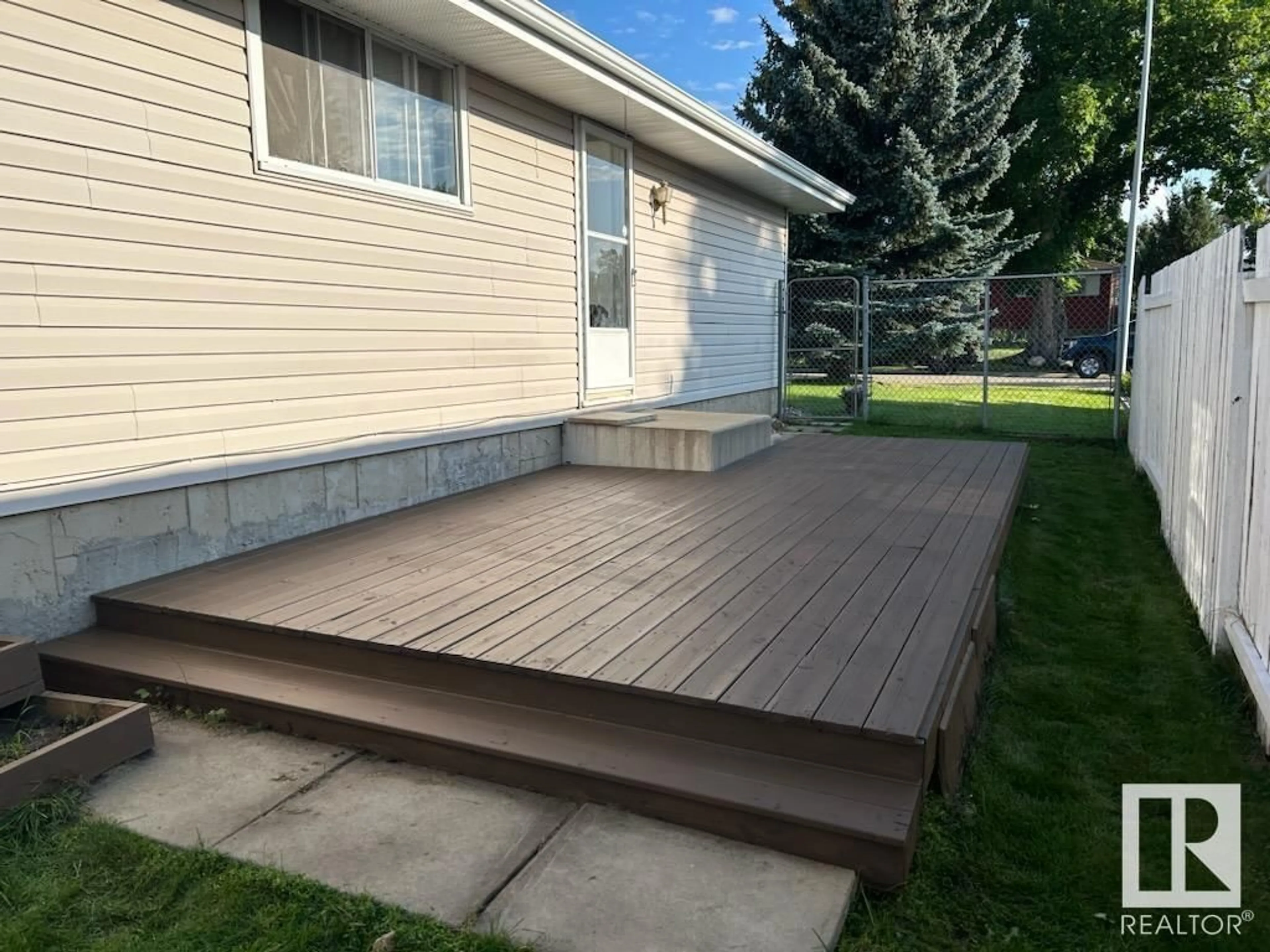 Patio, street for 41 Moreland RD, Sherwood Park Alberta T8A0P4