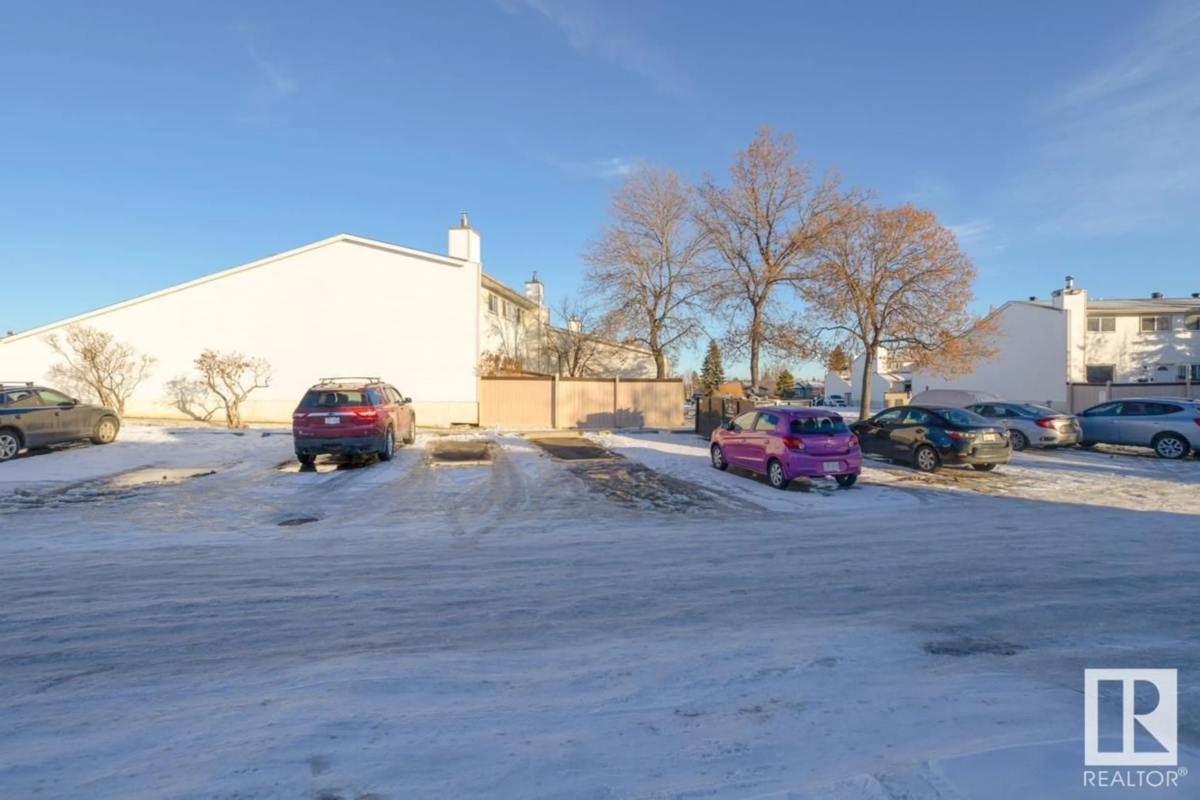 A pic from outside/outdoor area/front of a property/back of a property/a pic from drone, street for 198 MARLBOROUGH PL NW, Edmonton Alberta T5T1Y6