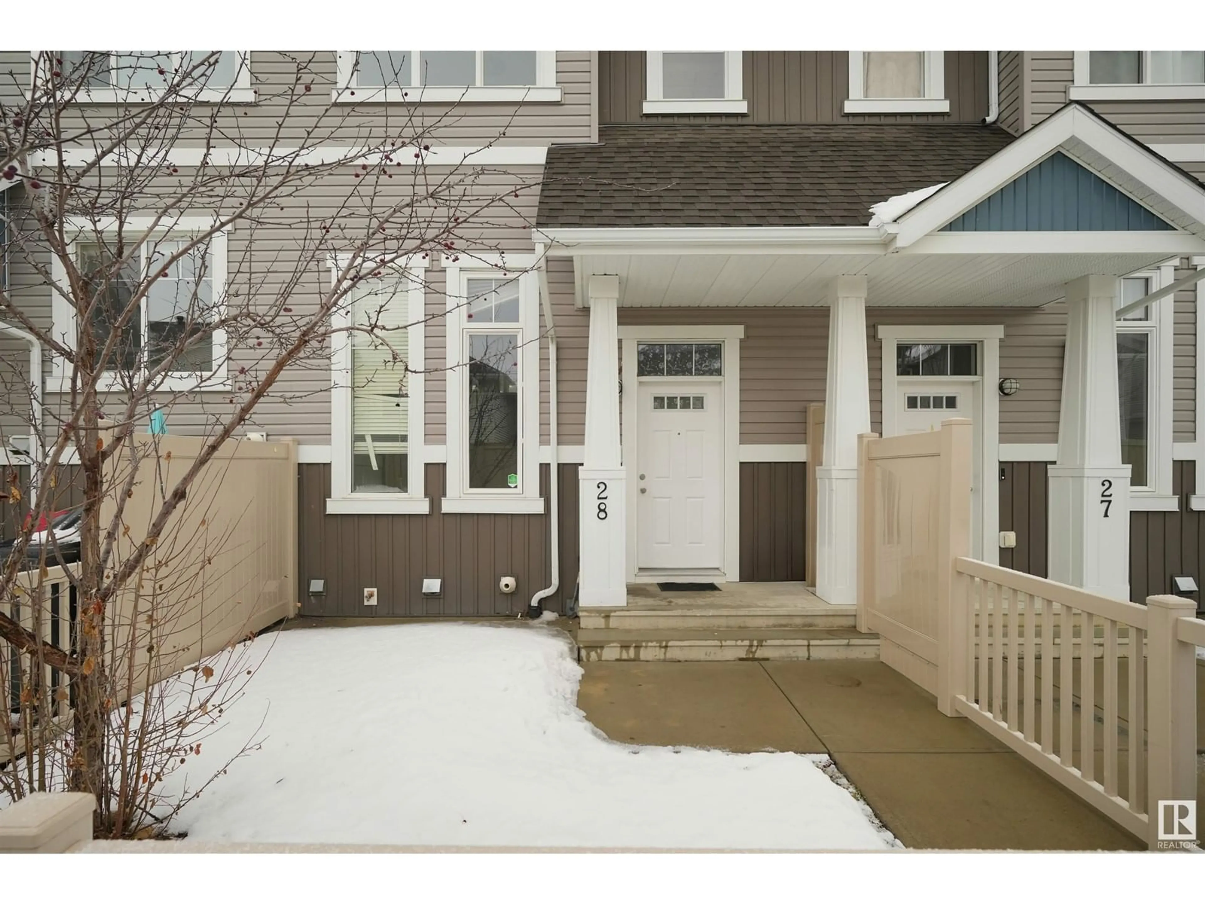 Indoor entryway for #28 1140 CHAPPELLE BV SW, Edmonton Alberta T6W2Z3