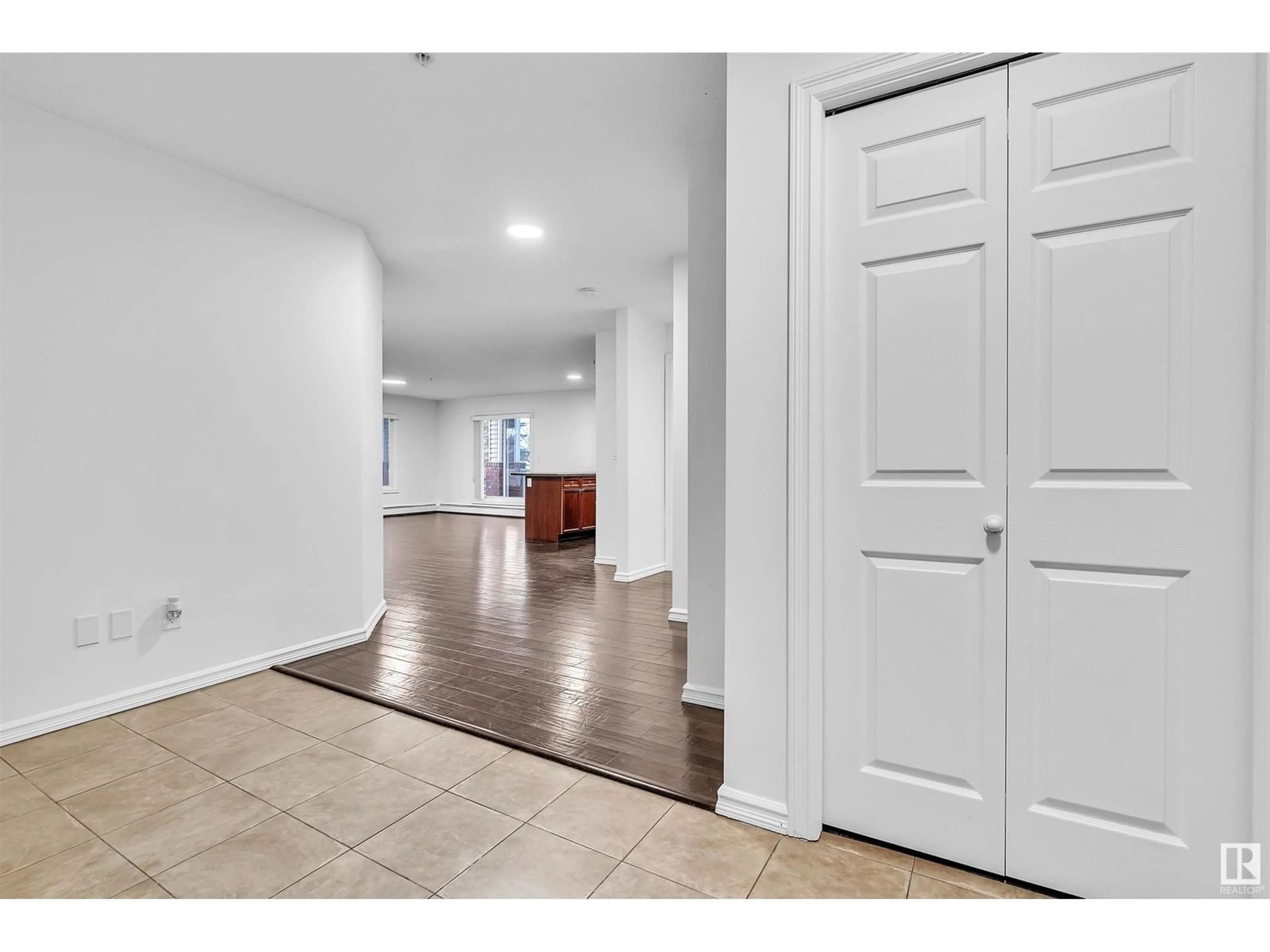 Indoor entryway for #102 13710 150 AV NW, Edmonton Alberta T6V0B2