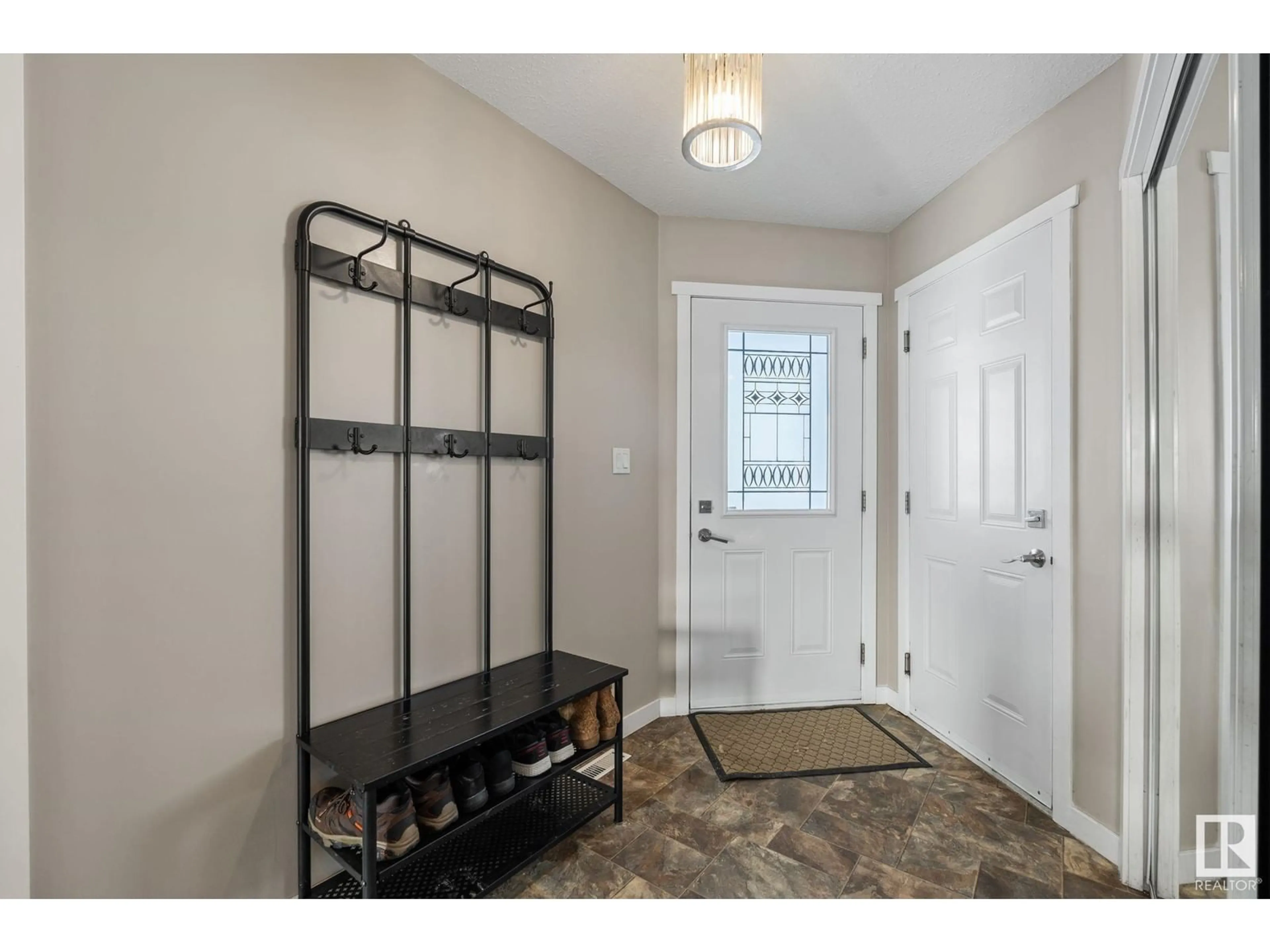 Indoor entryway for 25 BEAVERHILL VIEW CR, Tofield Alberta T0B4J0