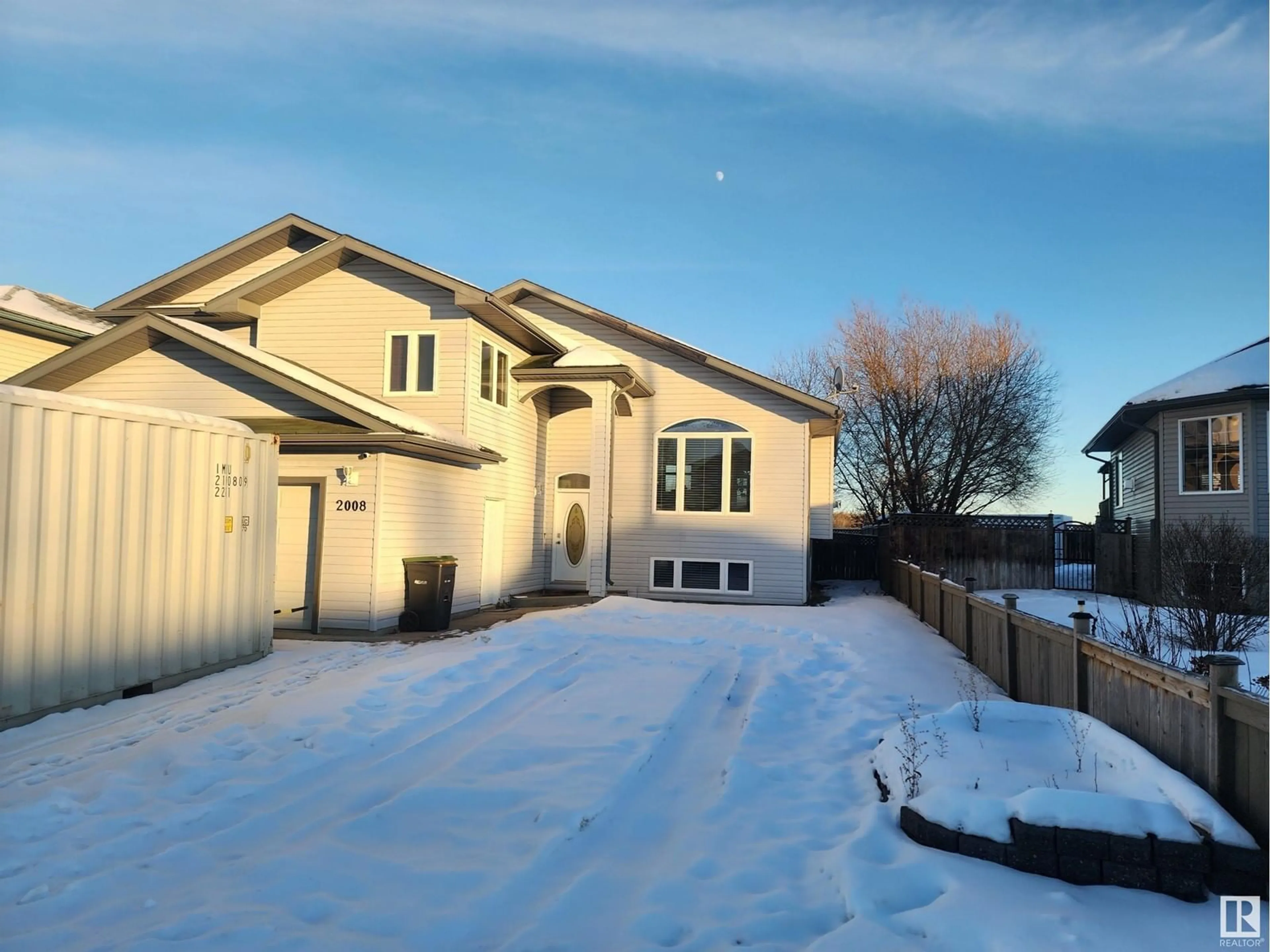 A pic from outside/outdoor area/front of a property/back of a property/a pic from drone, street for 2008 6 ST, Cold Lake Alberta T9M1K3