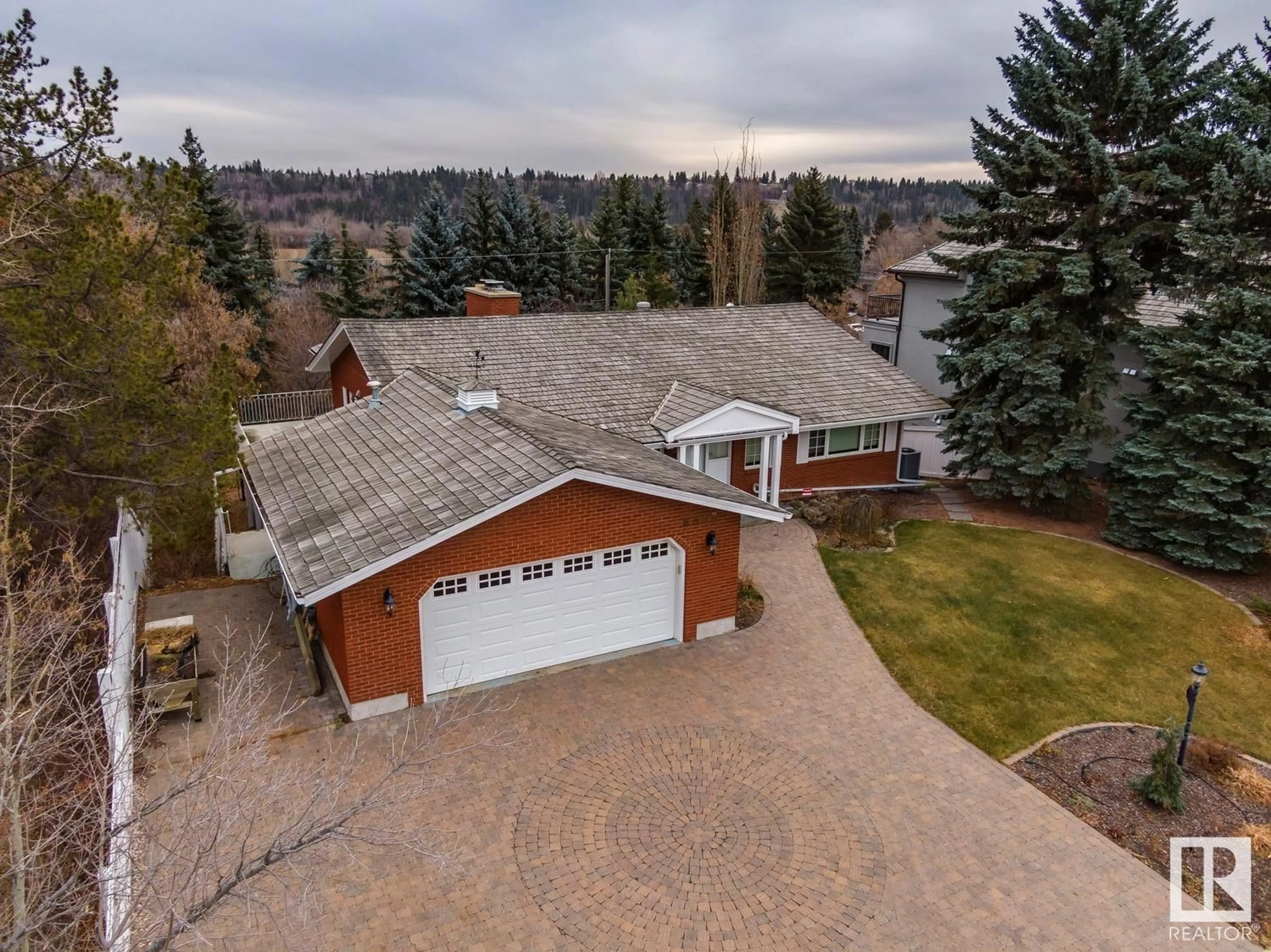 A pic from outside/outdoor area/front of a property/back of a property/a pic from drone, unknown for 8303 134 ST NW, Edmonton Alberta T5R0B2