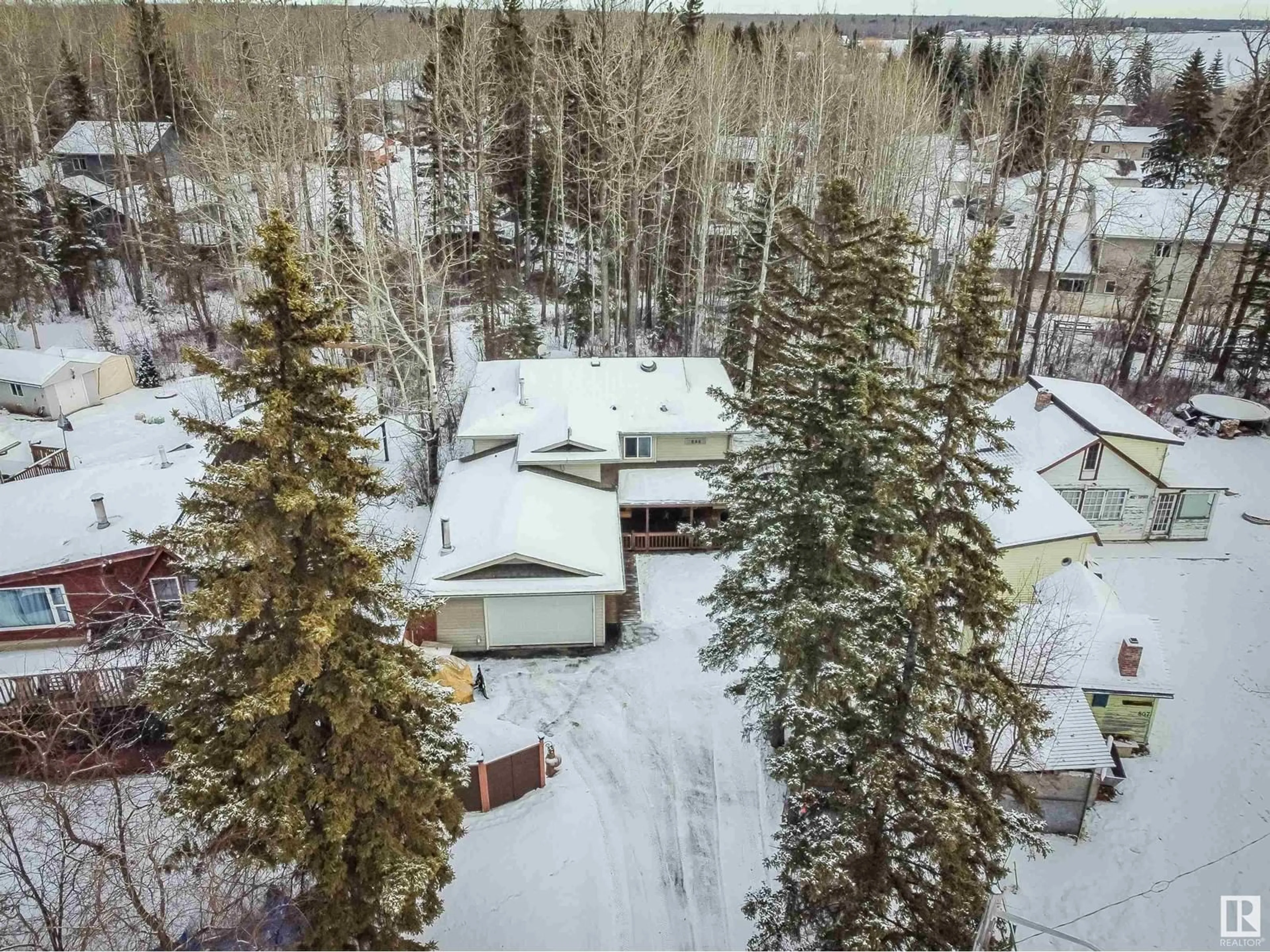 A pic from outside/outdoor area/front of a property/back of a property/a pic from drone, unknown for 806 8 ST, Rural Lac Ste. Anne County Alberta T0E1A0