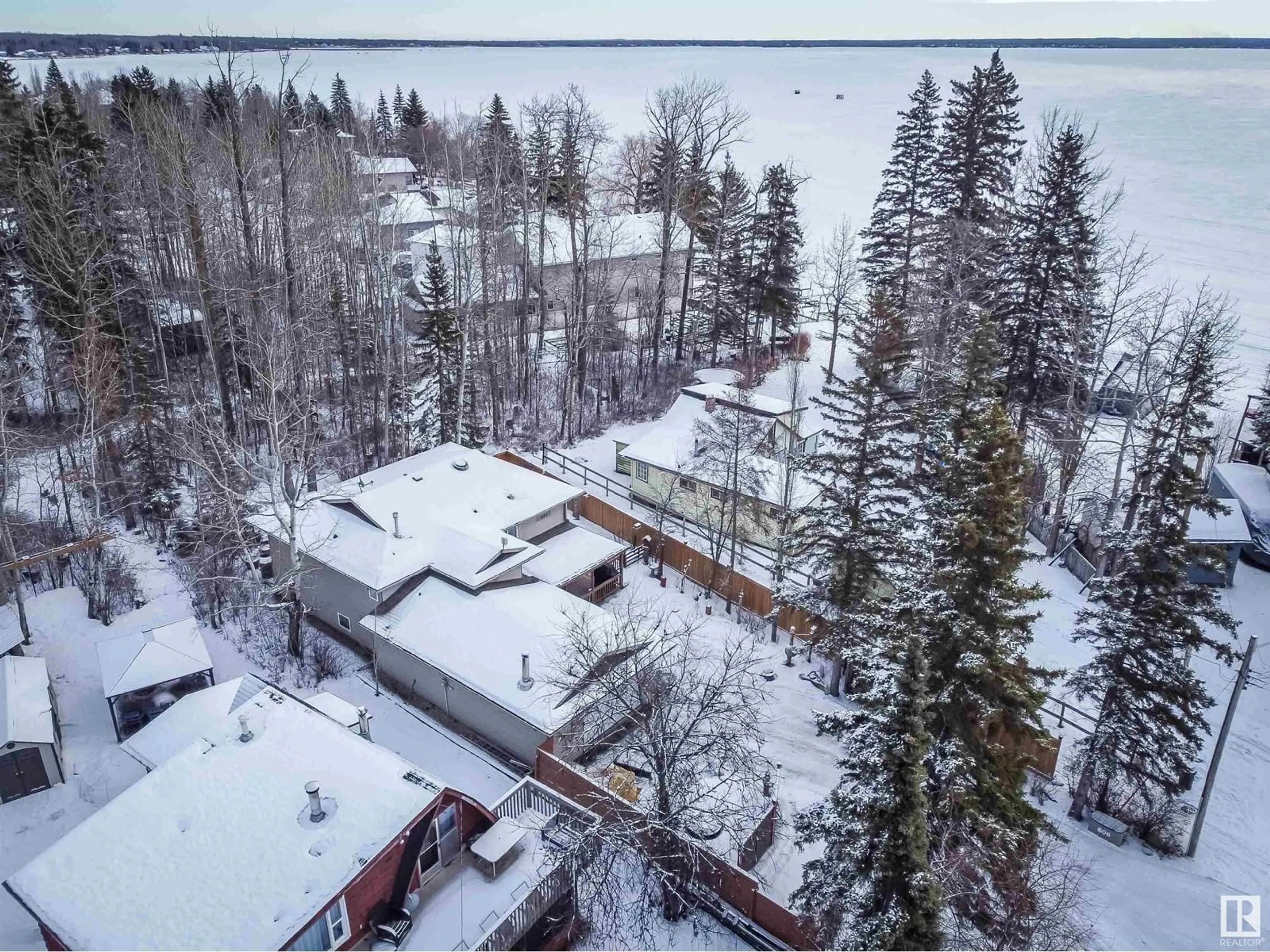 A pic from outside/outdoor area/front of a property/back of a property/a pic from drone, unknown for 806 8 ST, Rural Lac Ste. Anne County Alberta T0E1A0