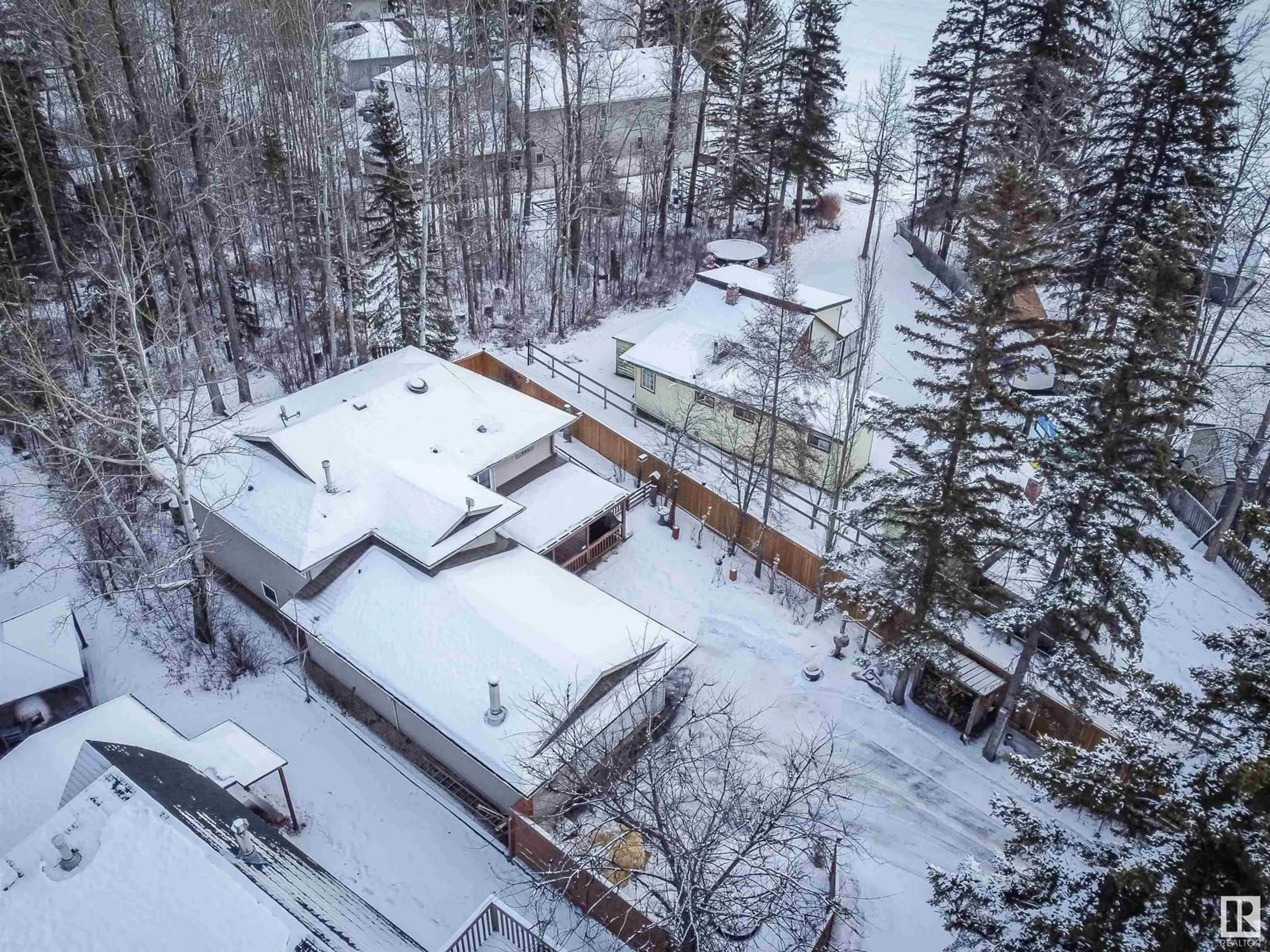 A pic from outside/outdoor area/front of a property/back of a property/a pic from drone, street for 806 8 ST, Rural Lac Ste. Anne County Alberta T0E1A0