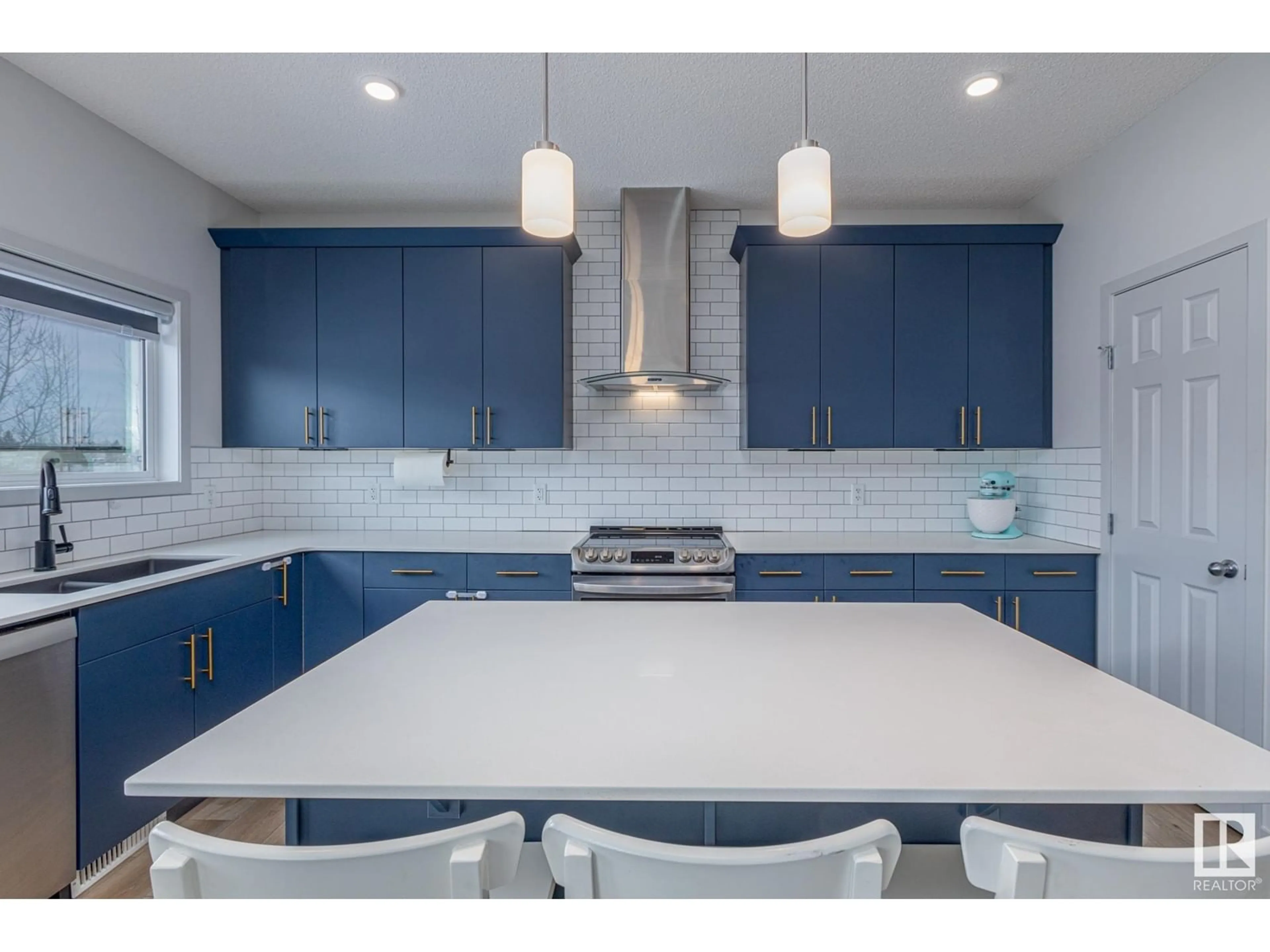 Contemporary kitchen, ceramic/tile floor for 1764 WESTERRA LO, Stony Plain Alberta T7Z0K9