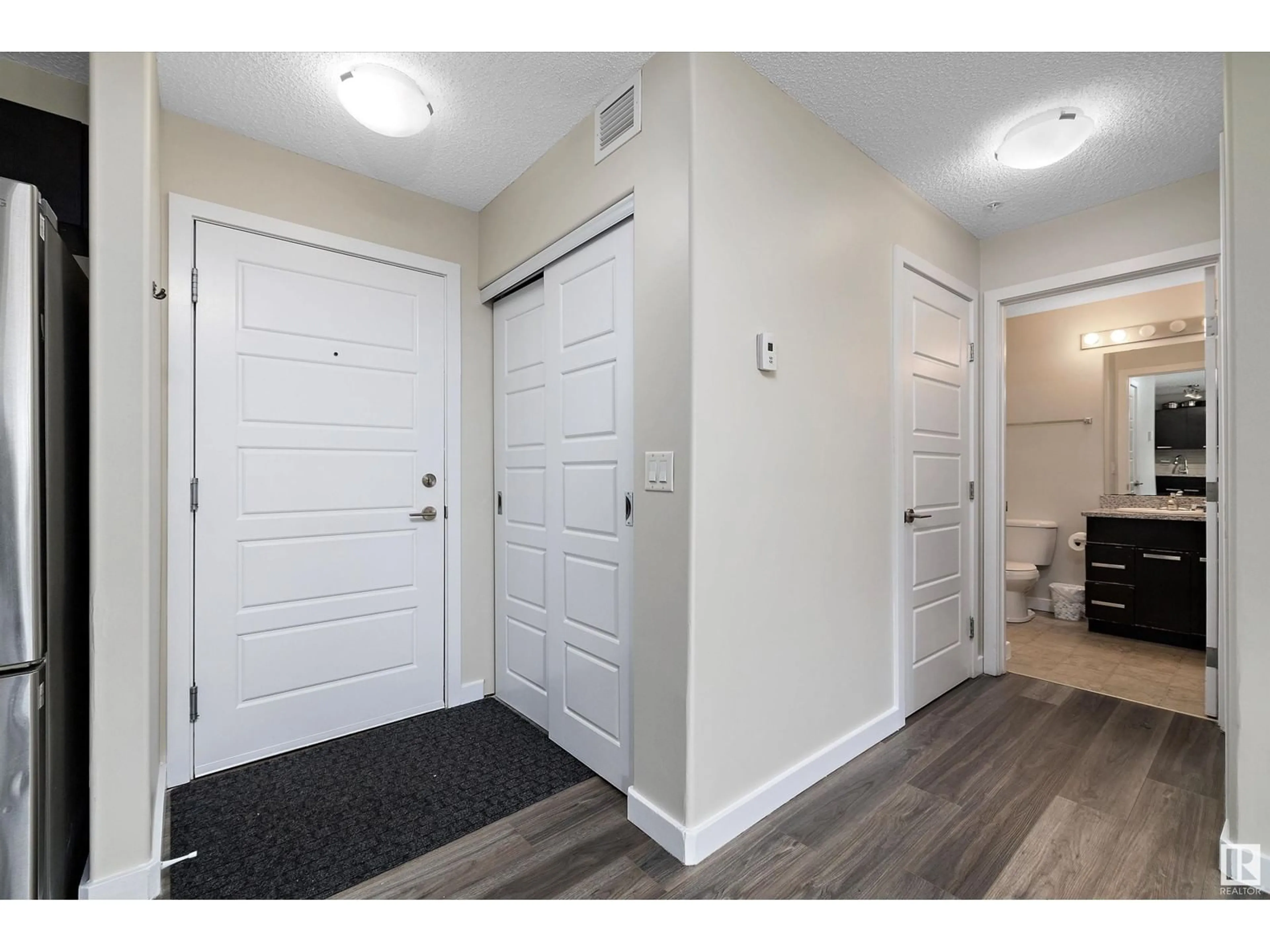 Indoor entryway for #109 14808 125 ST NW, Edmonton Alberta T5X0G1