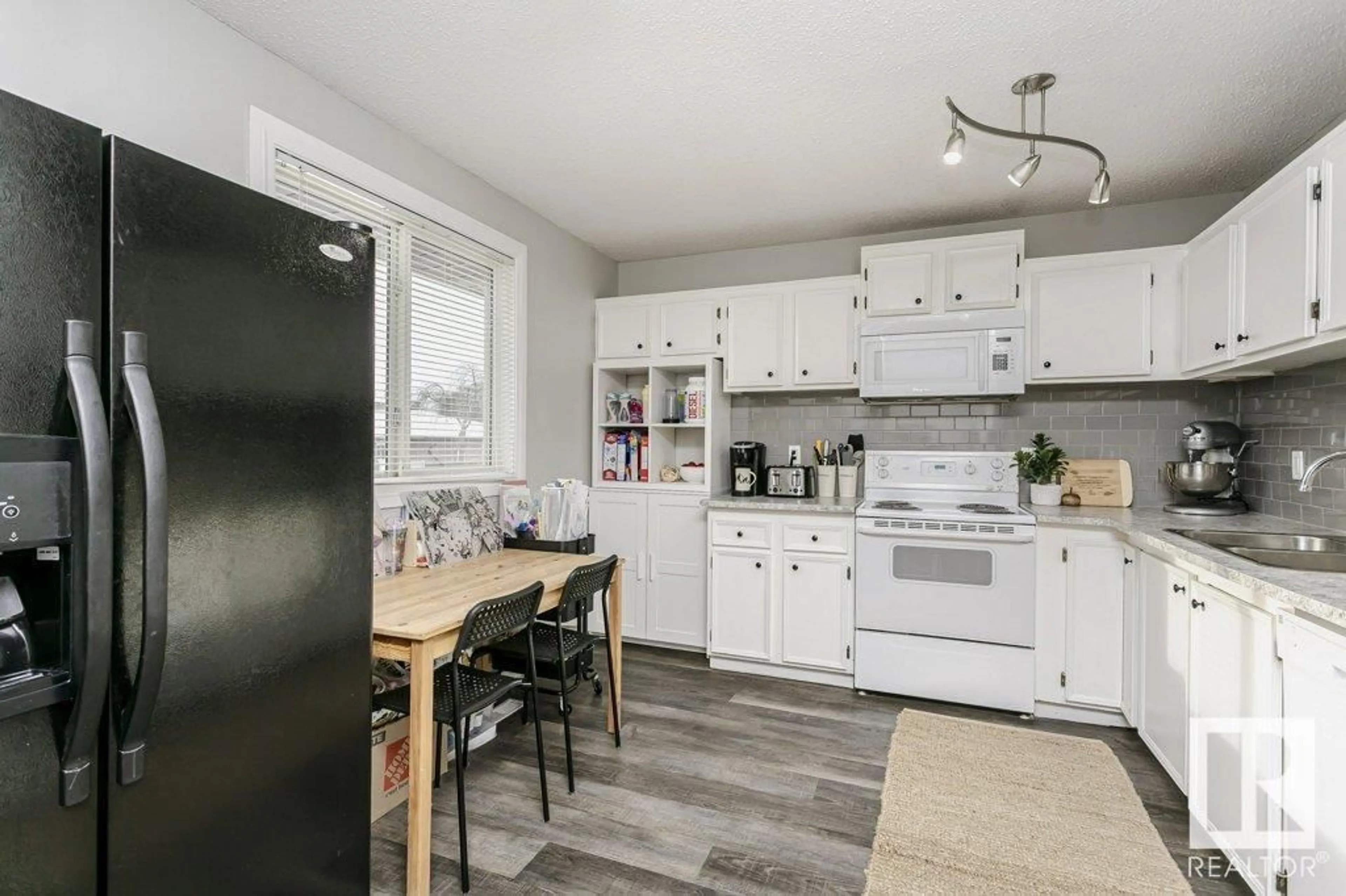 Open concept kitchen, unknown for #6 8930 99 AV, Fort Saskatchewan Alberta T8L3L1